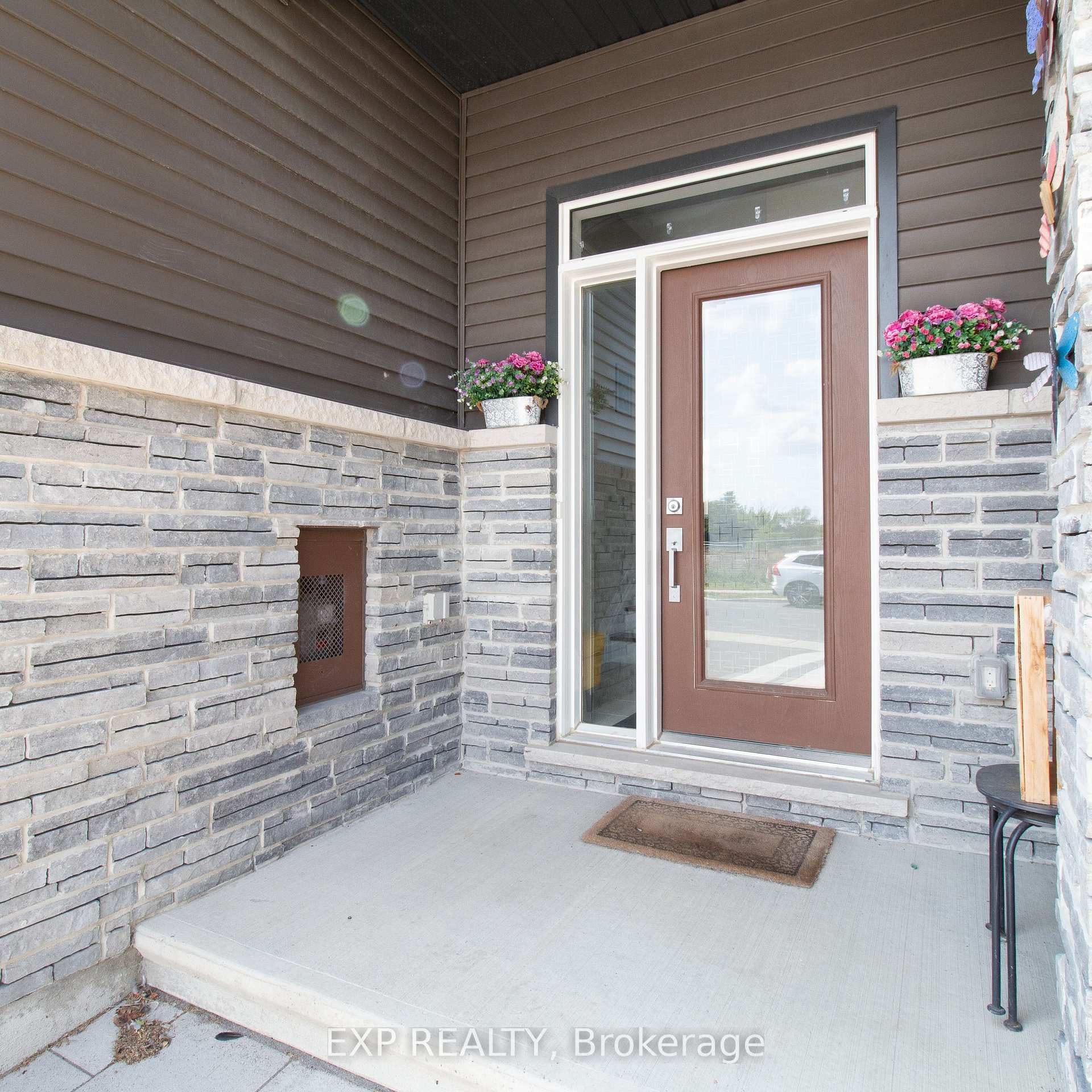 Photo 2 of 231 Bending Way, Ottawa, Barrhaven - Hearts Desire — HOMEH