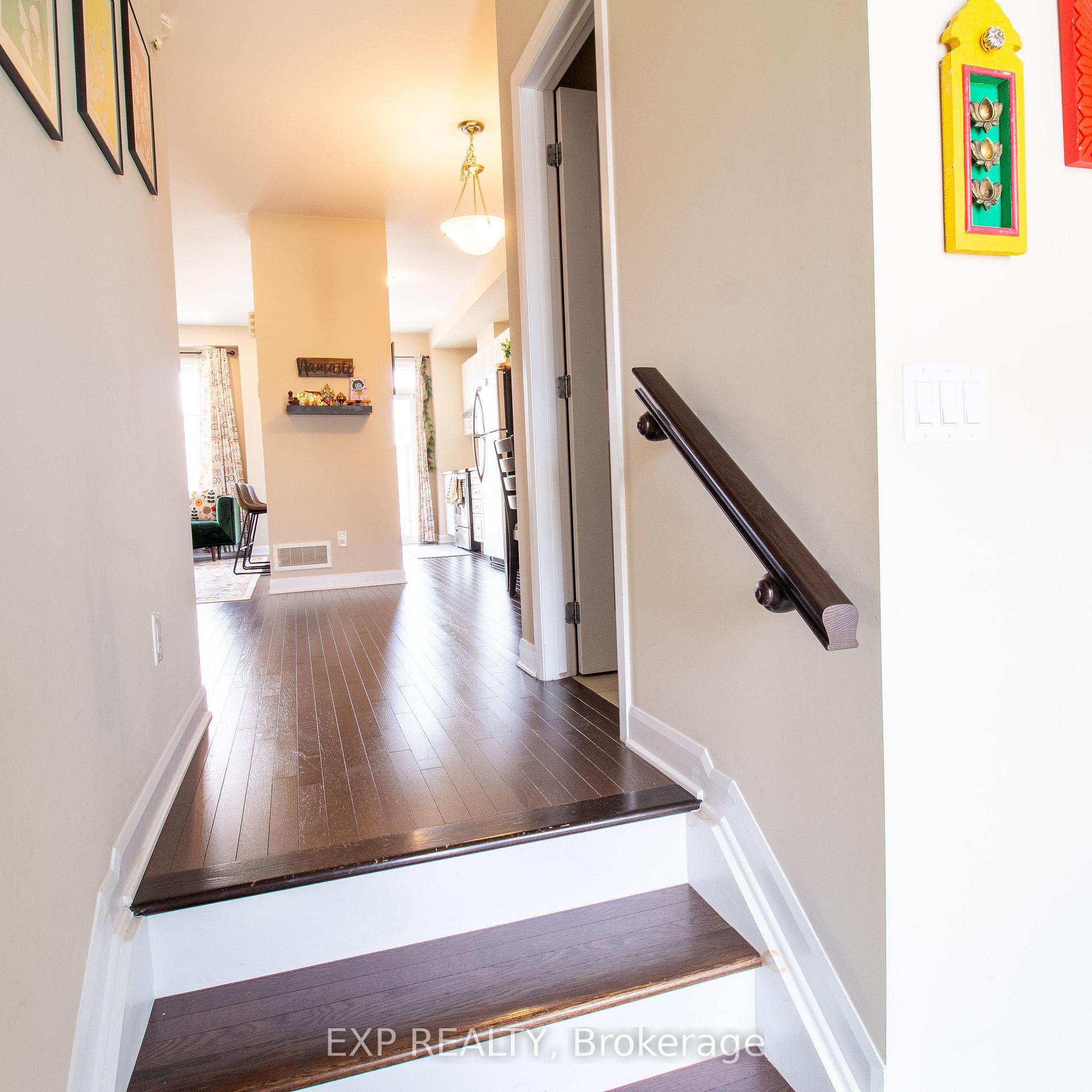Photo 3 of 231 Bending Way, Ottawa, Barrhaven - Hearts Desire — HOMEH