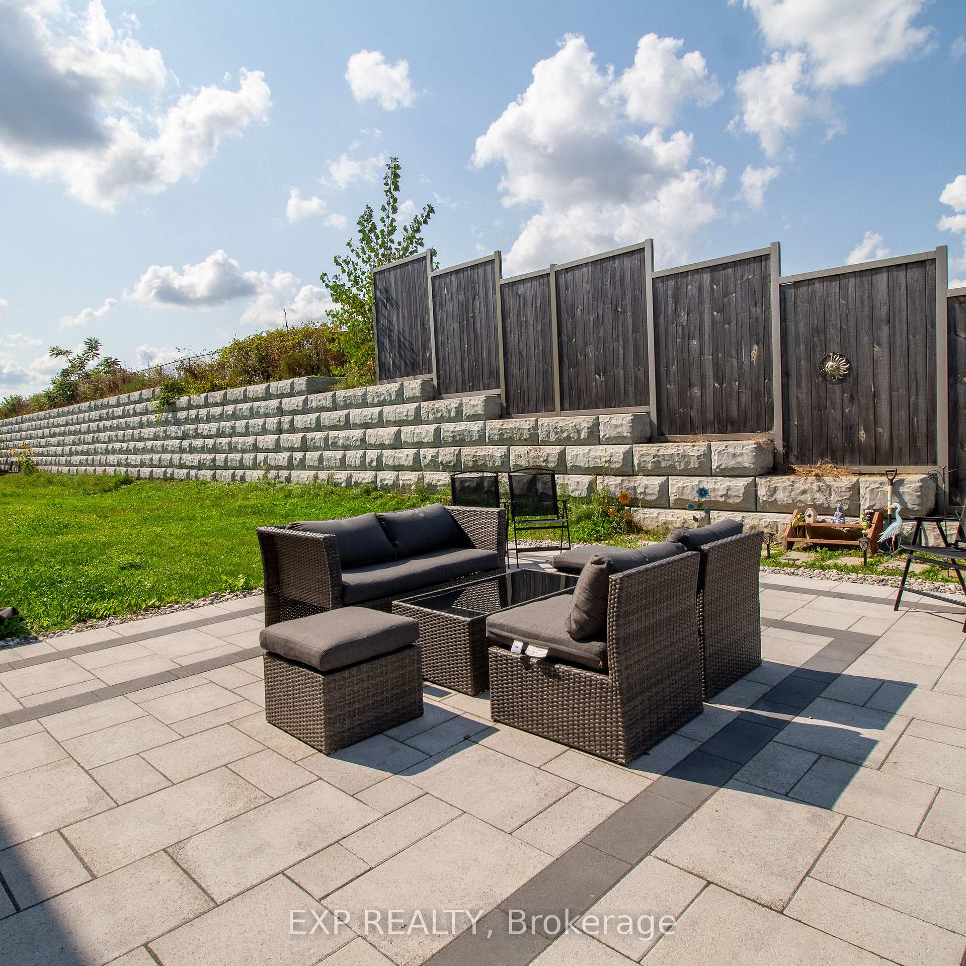 Photo 11 of 231 Bending Way, Ottawa, Barrhaven - Hearts Desire — HOMEH