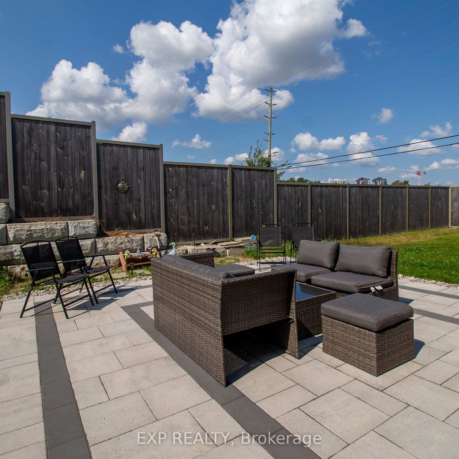 Photo 12 of 231 Bending Way, Ottawa, Barrhaven - Hearts Desire — HOMEH