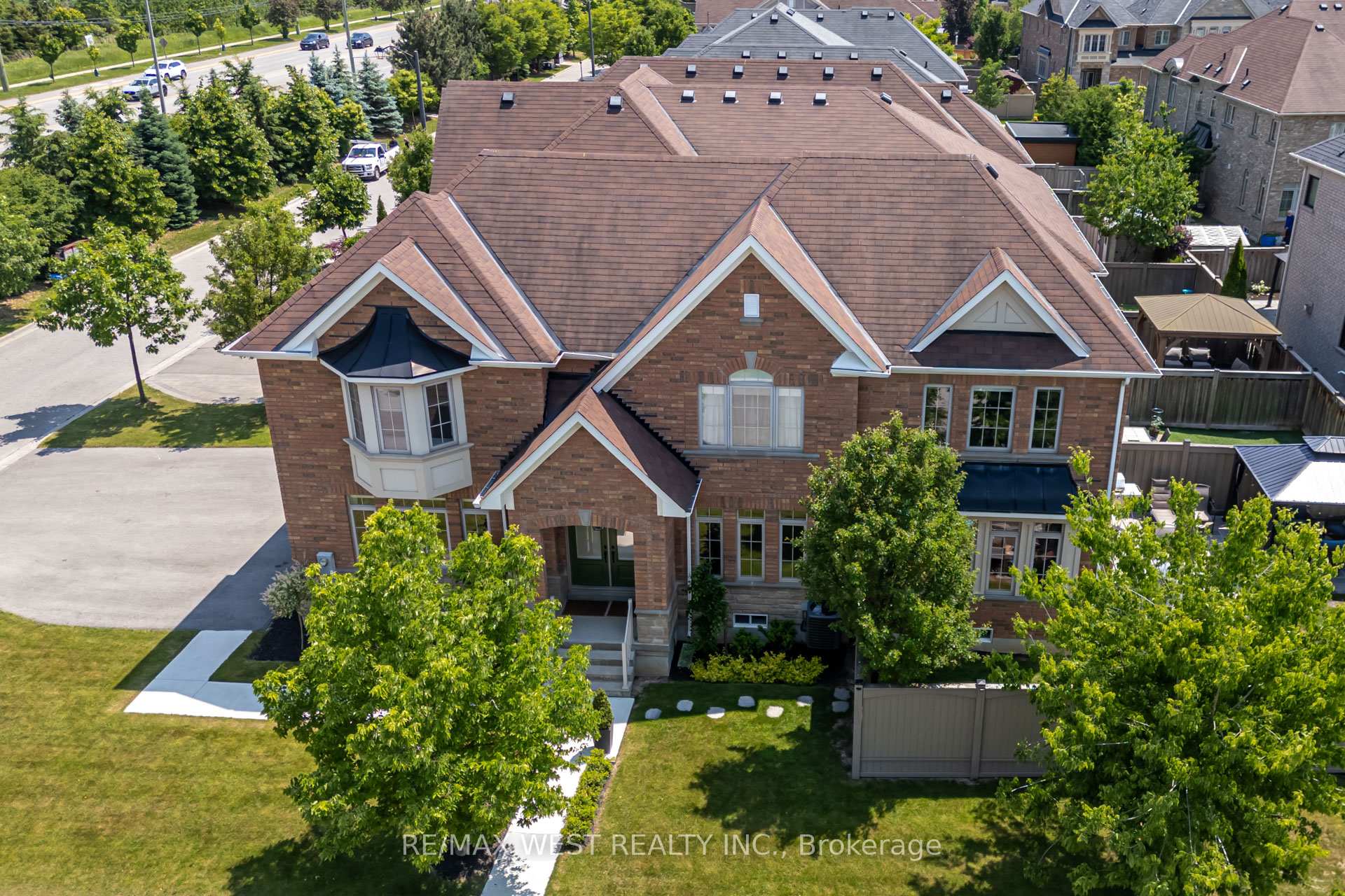 Photo 2 of 177 Wardlaw Place, Vaughan, Vellore Village — HOMEH