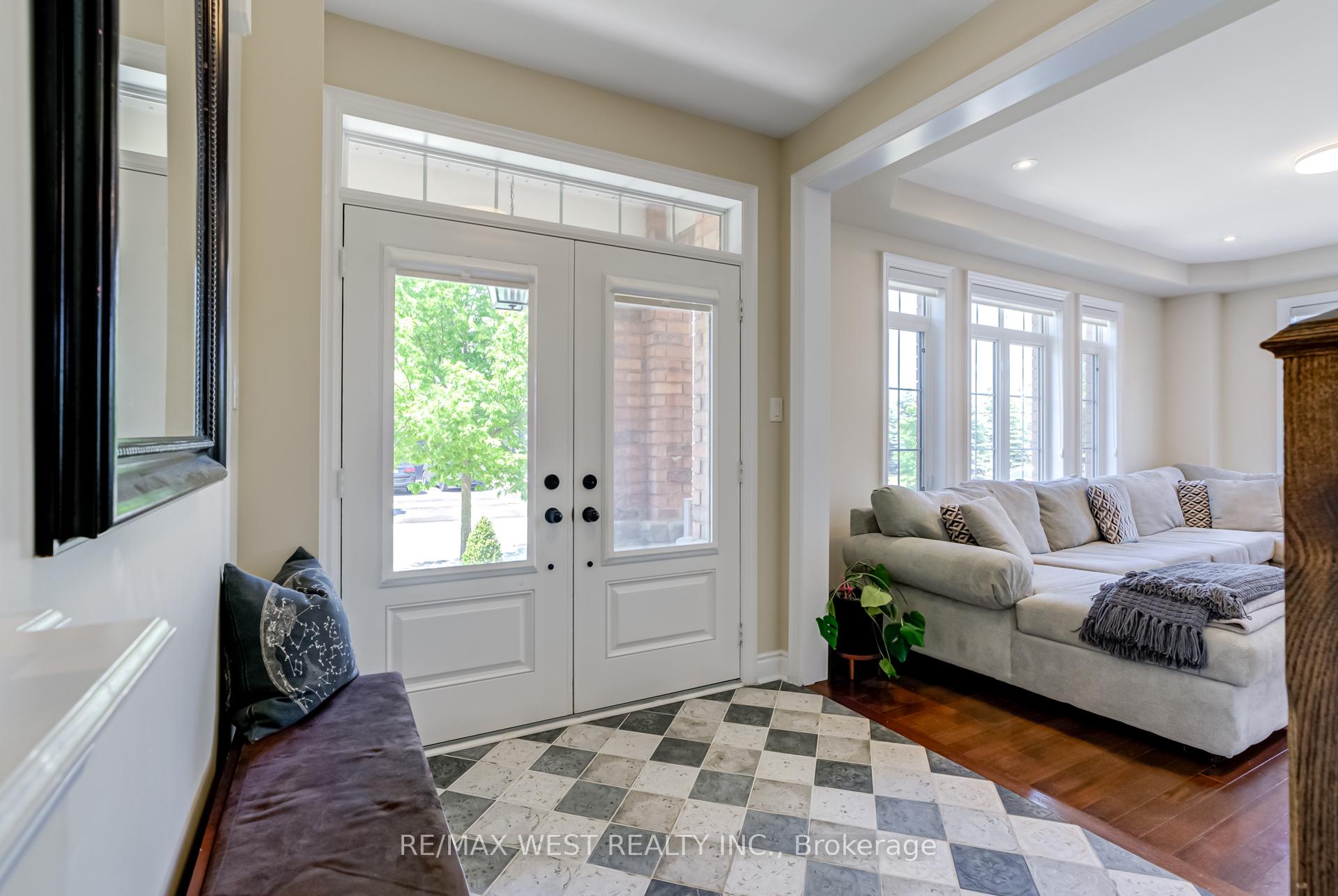 Photo 3 of 177 Wardlaw Place, Vaughan, Vellore Village — HOMEH