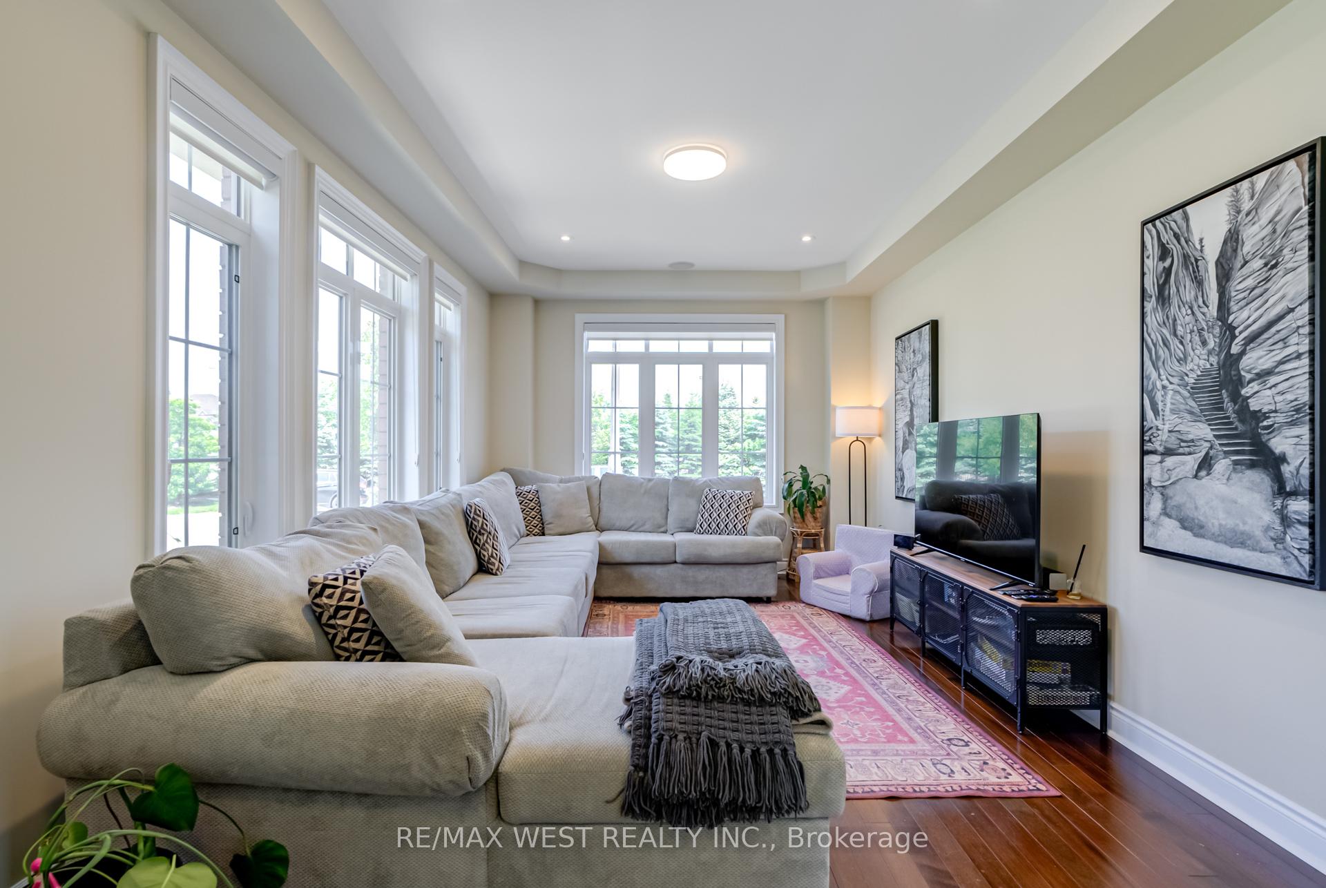 Photo 6 of 177 Wardlaw Place, Vaughan, Vellore Village — HOMEH