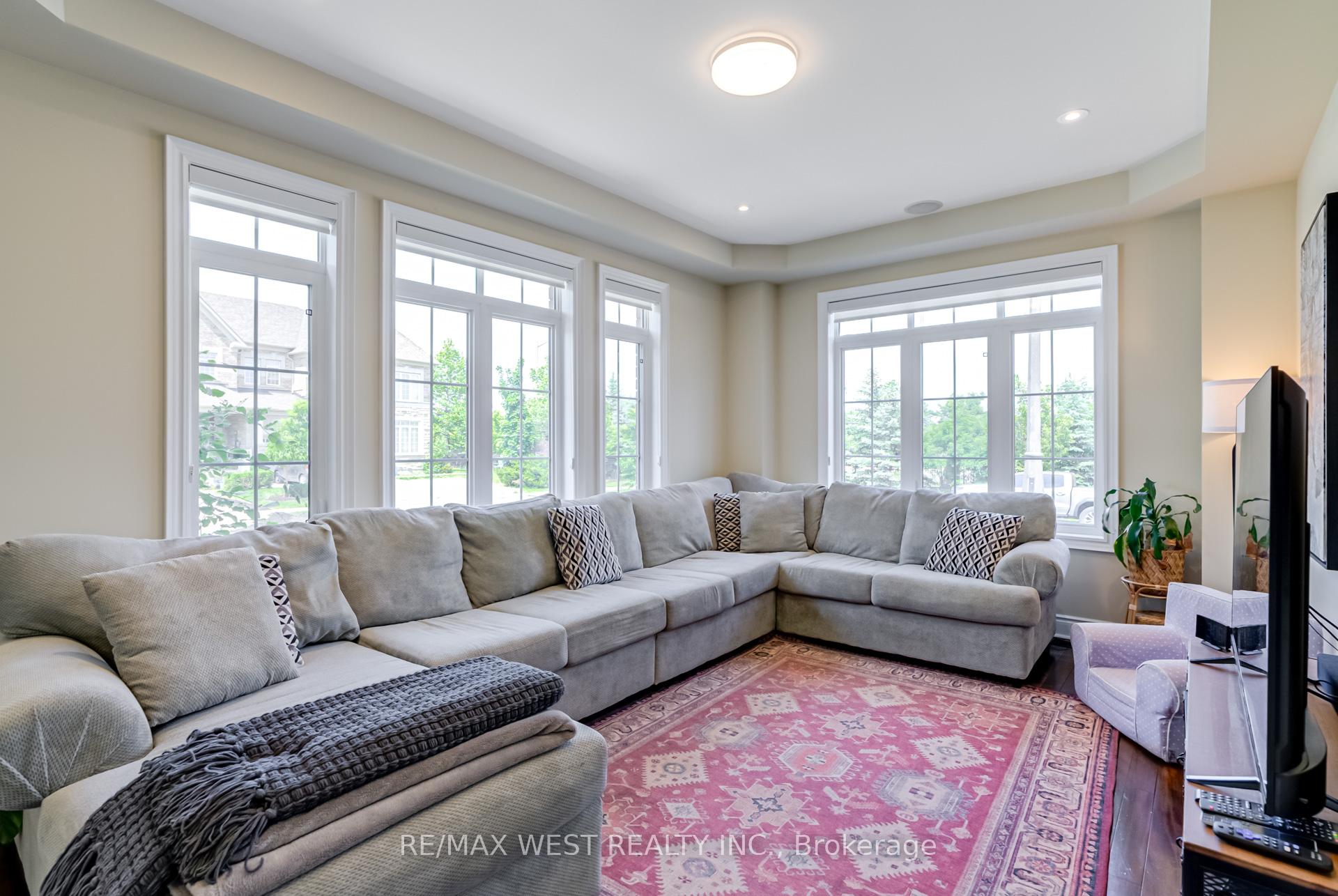 Photo 9 of 177 Wardlaw Place, Vaughan, Vellore Village — HOMEH