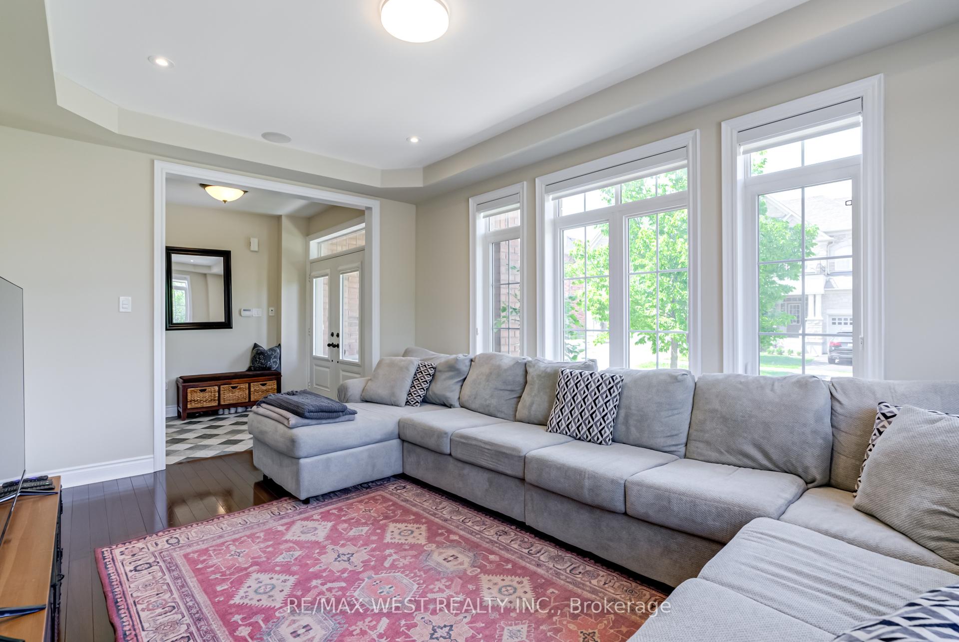 Photo 8 of 177 Wardlaw Place, Vaughan, Vellore Village — HOMEH