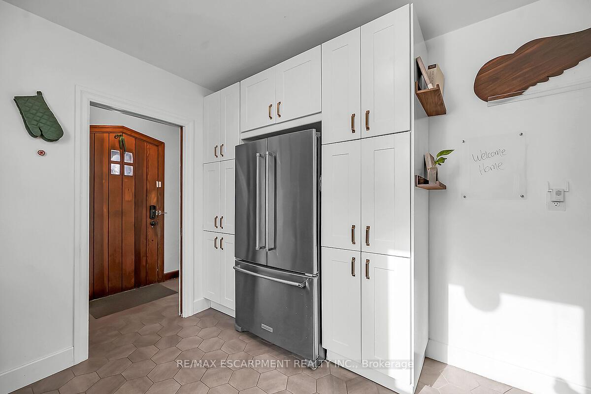 Photo 5 of 168 Mill Street, Kitchener — HOMEH
