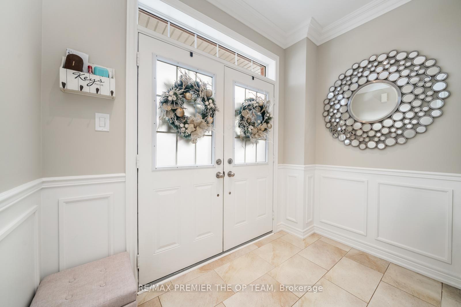 Photo 2 of 78 Gentile Circle, Vaughan, Elder Mills — HOMEH