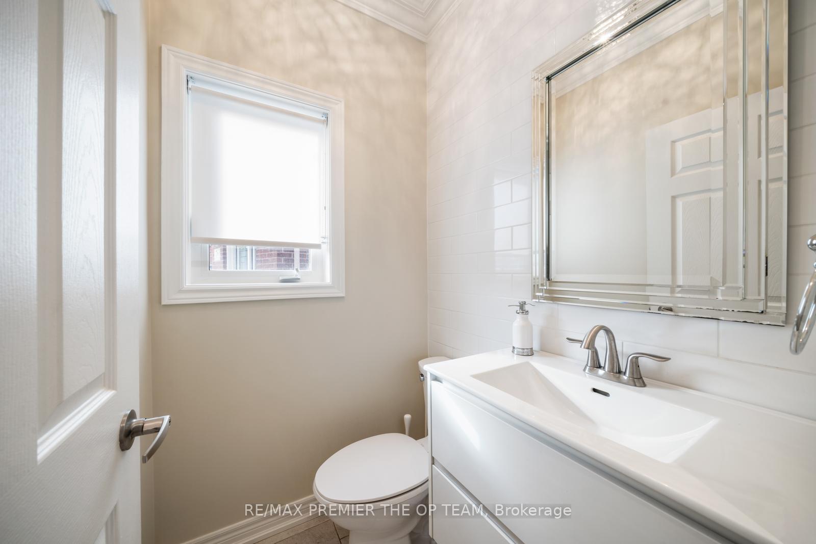 Photo 5 of 78 Gentile Circle, Vaughan, Elder Mills — HOMEH