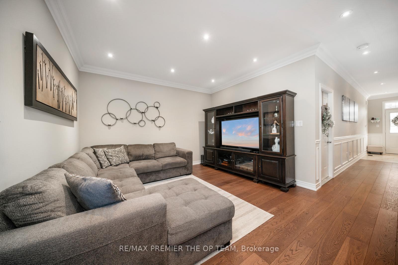 Photo 15 of 78 Gentile Circle, Vaughan, Elder Mills — HOMEH