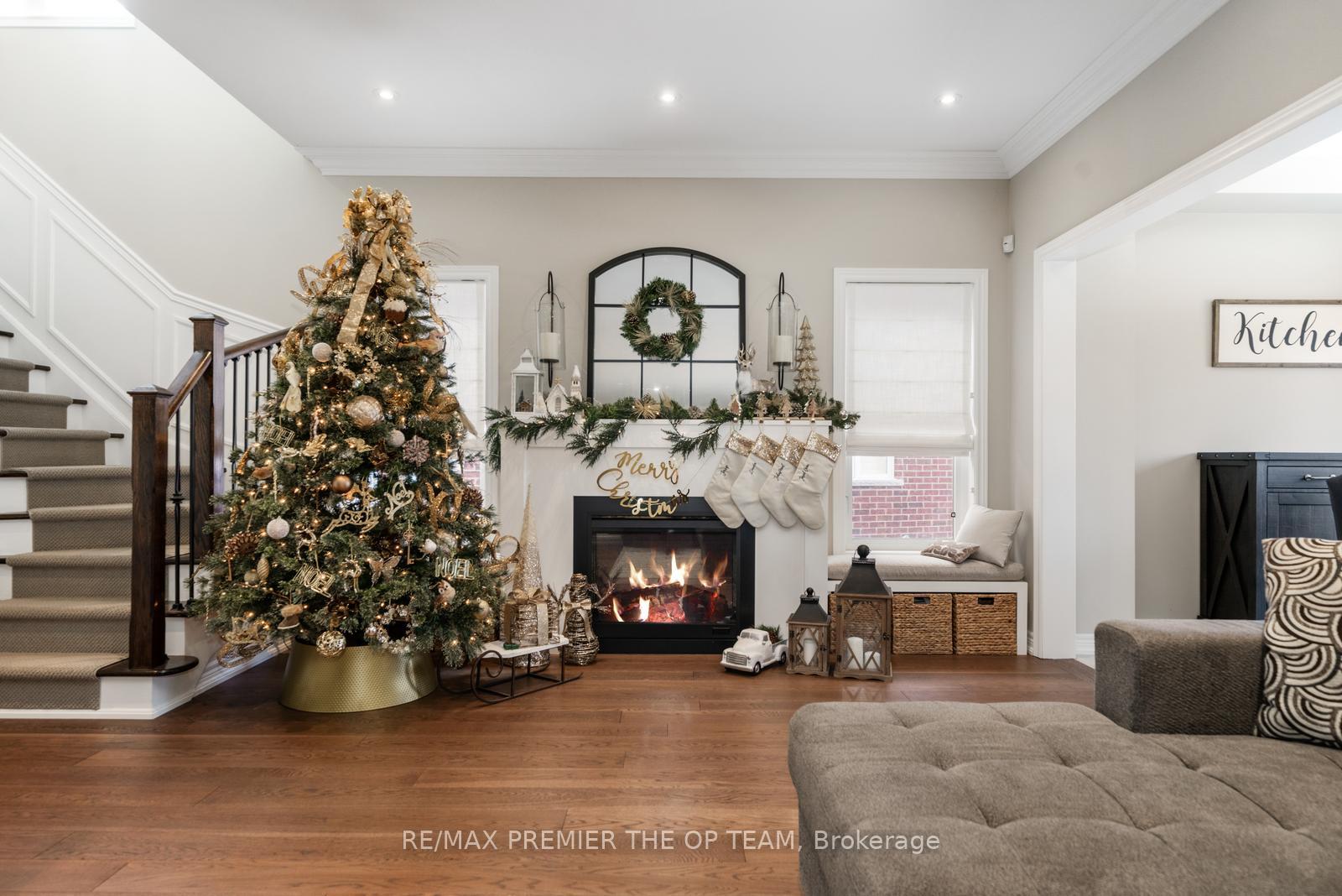 Photo 6 of 78 Gentile Circle, Vaughan, Elder Mills — HOMEH