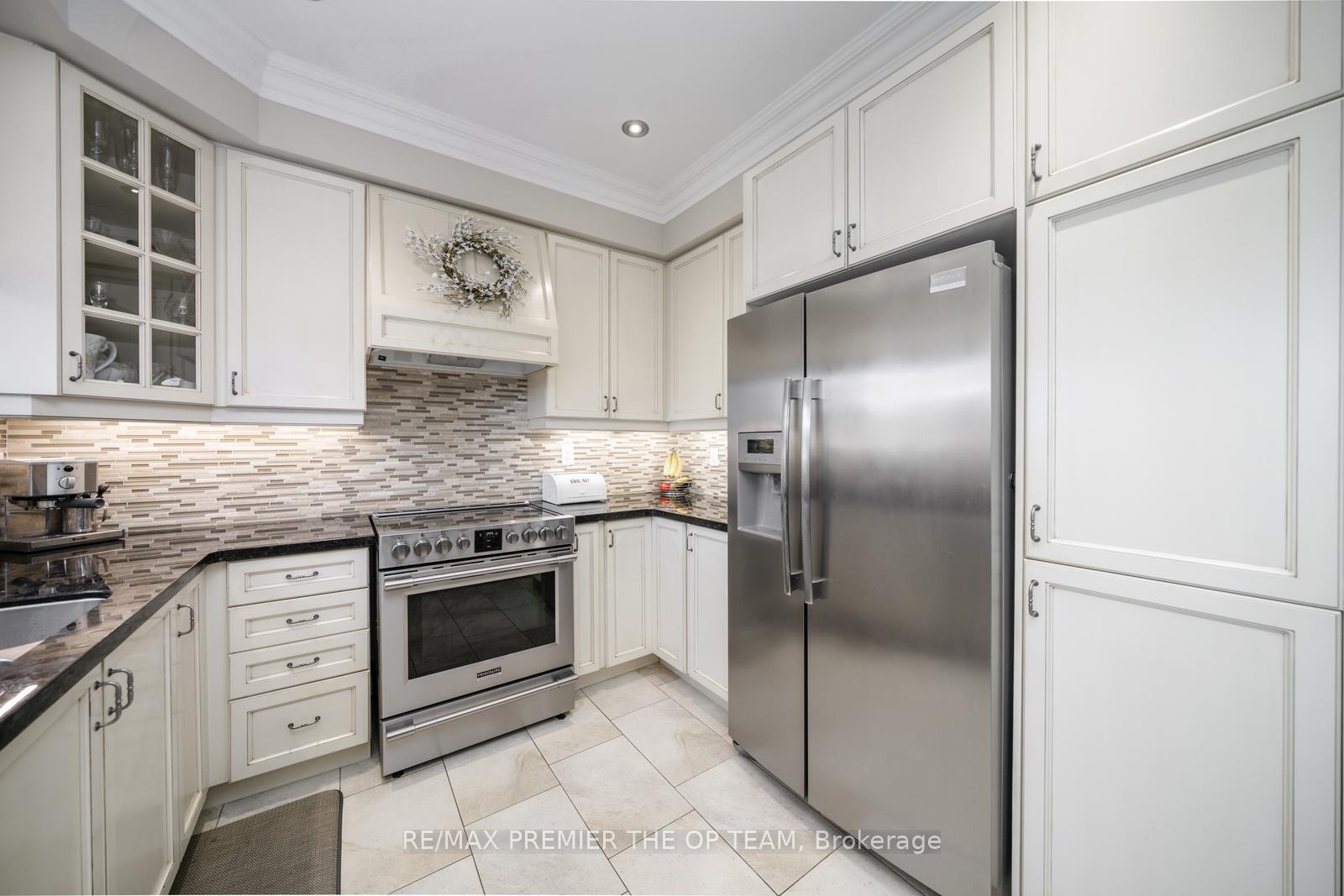 Photo 16 of 78 Gentile Circle, Vaughan, Elder Mills — HOMEH