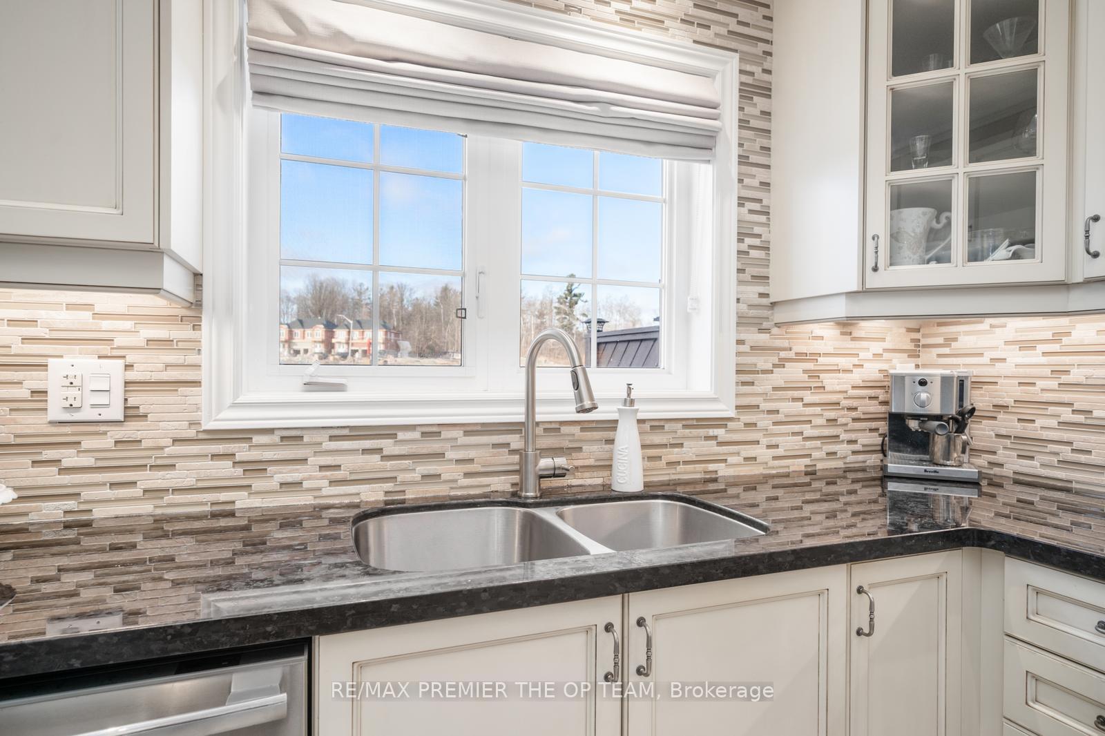 Photo 19 of 78 Gentile Circle, Vaughan, Elder Mills — HOMEH