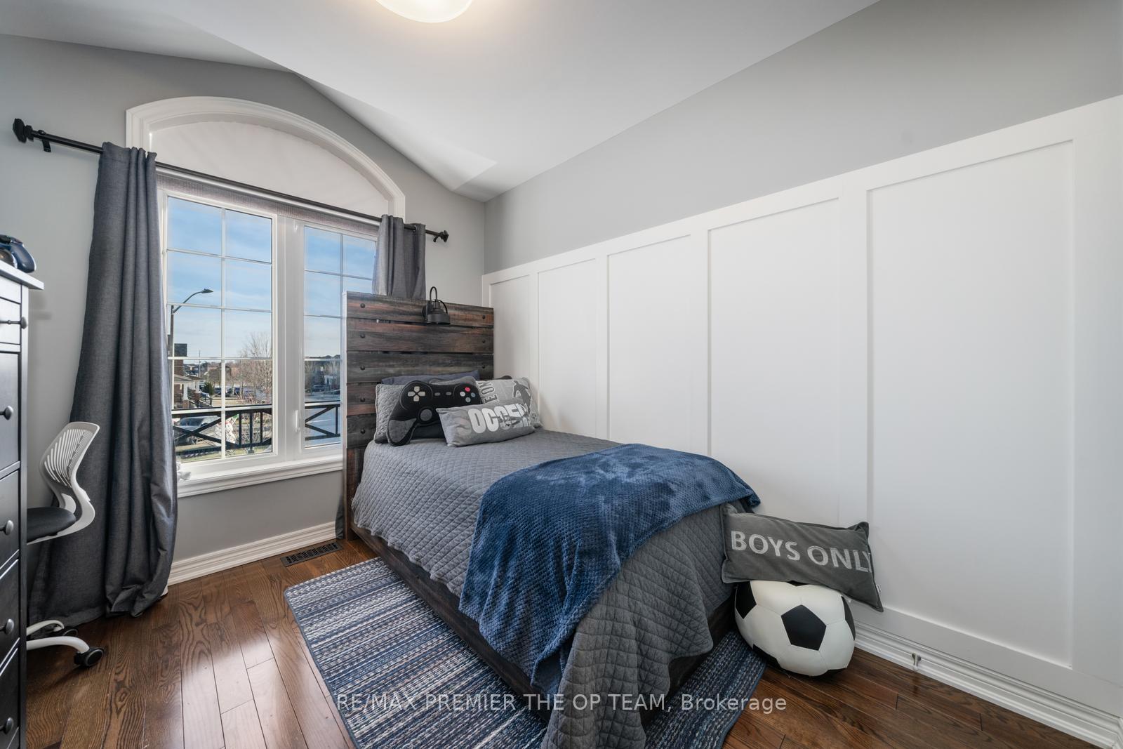 Photo 12 of 78 Gentile Circle, Vaughan, Elder Mills — HOMEH