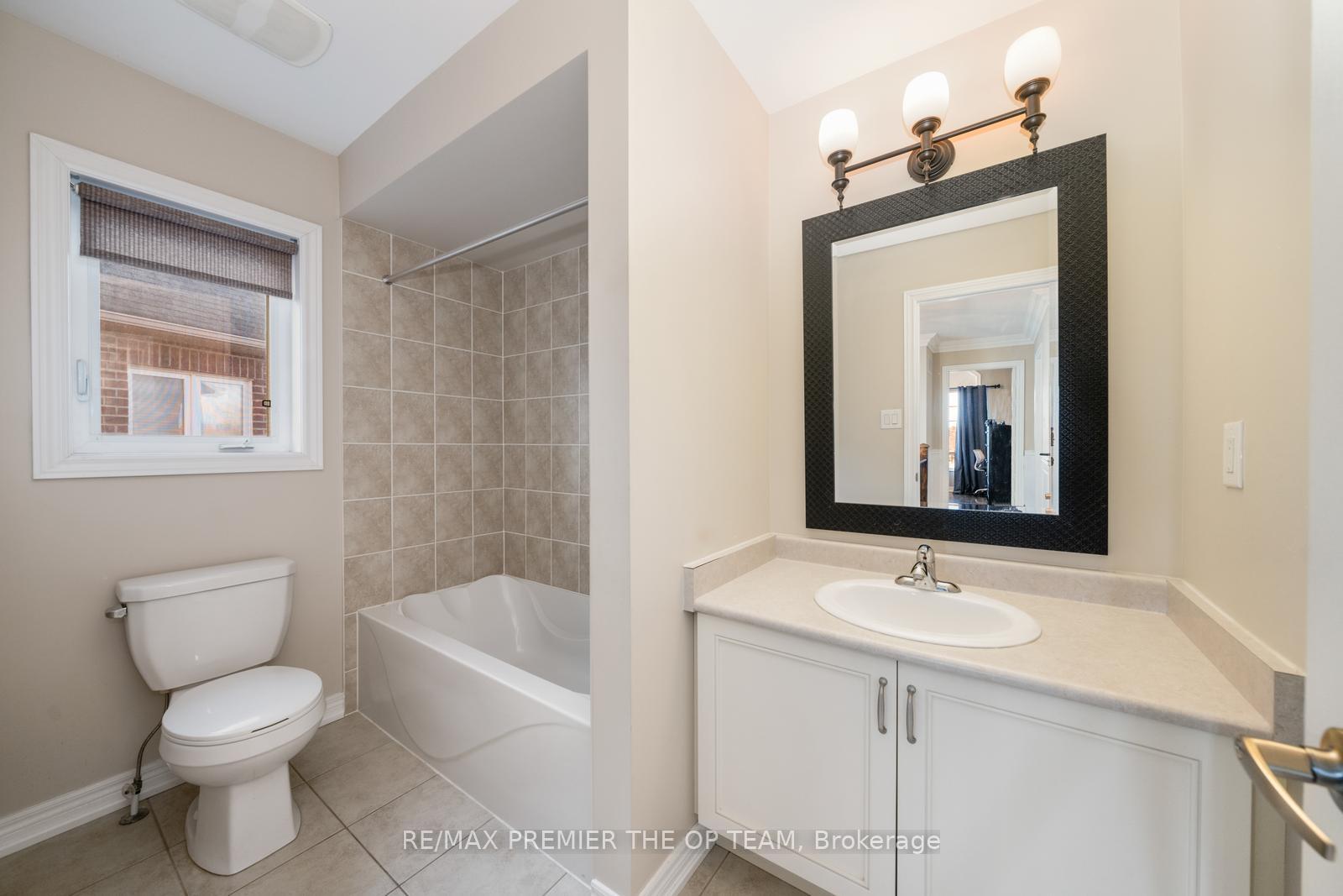 Photo 21 of 78 Gentile Circle, Vaughan, Elder Mills — HOMEH