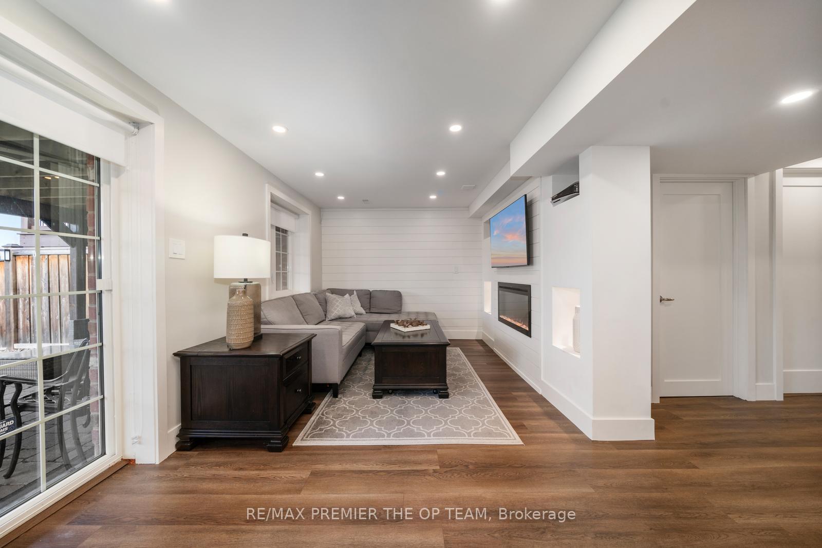 Photo 28 of 78 Gentile Circle, Vaughan, Elder Mills — HOMEH