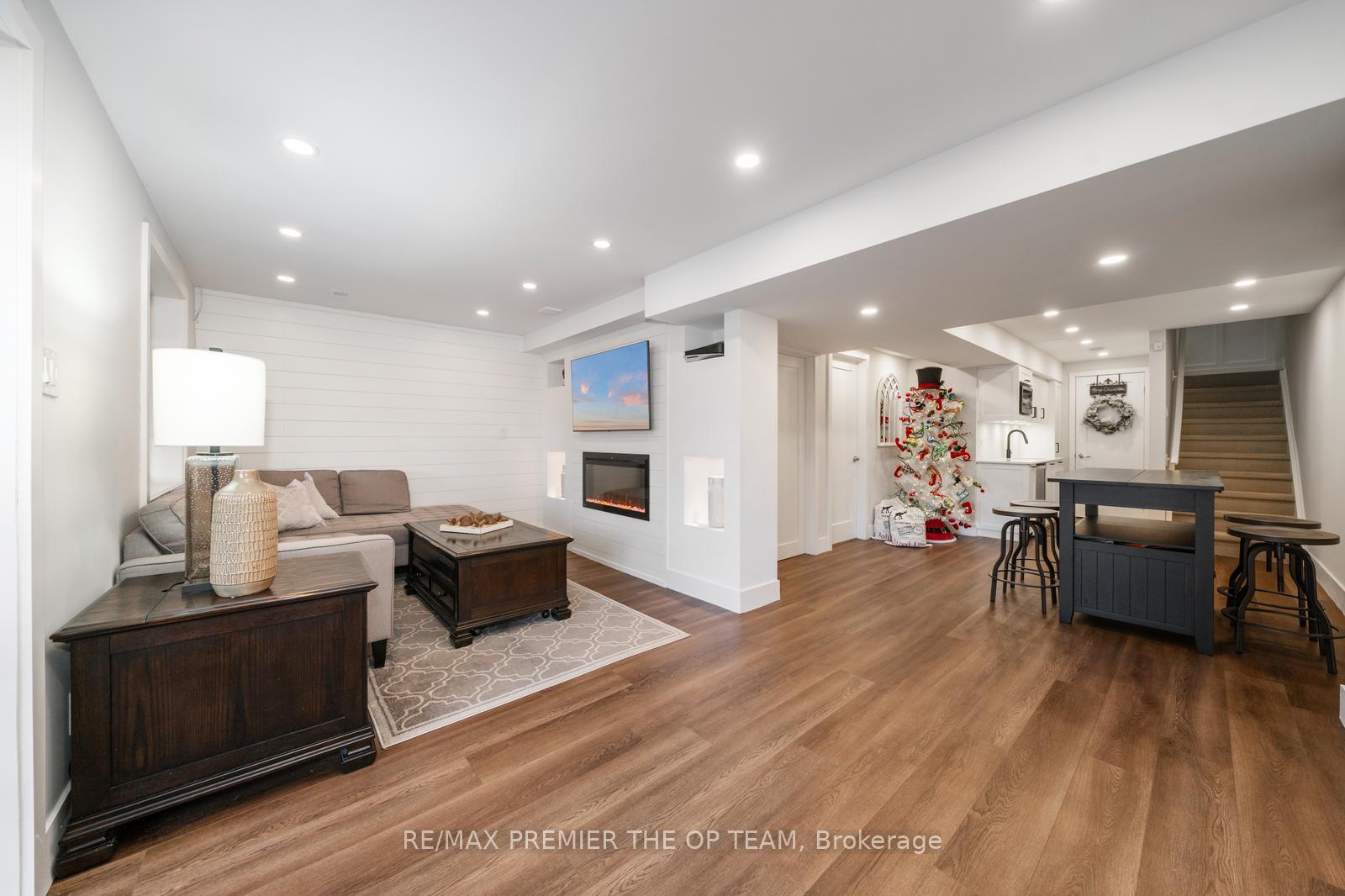 Photo 24 of 78 Gentile Circle, Vaughan, Elder Mills — HOMEH