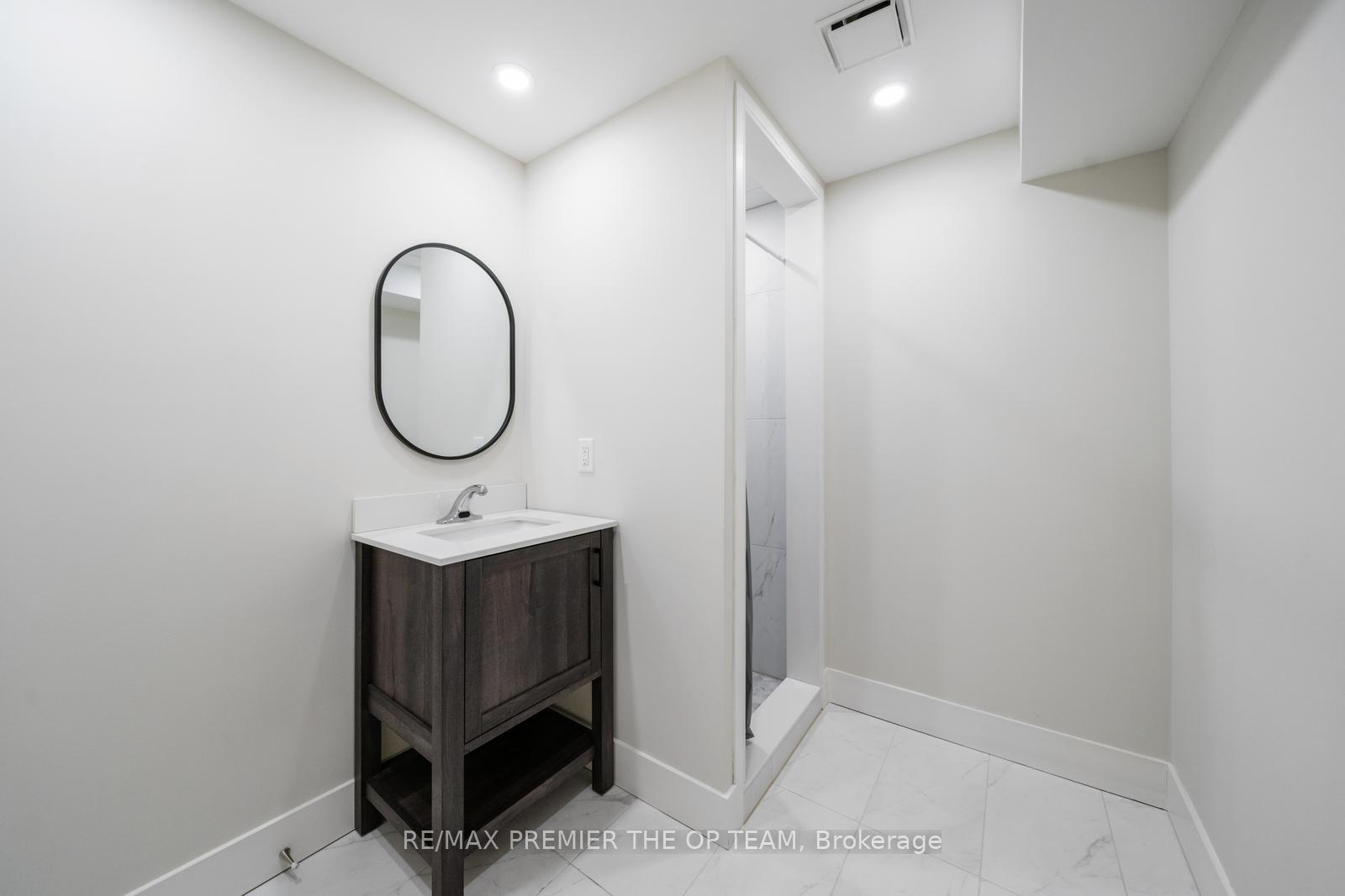 Photo 29 of 78 Gentile Circle, Vaughan, Elder Mills — HOMEH
