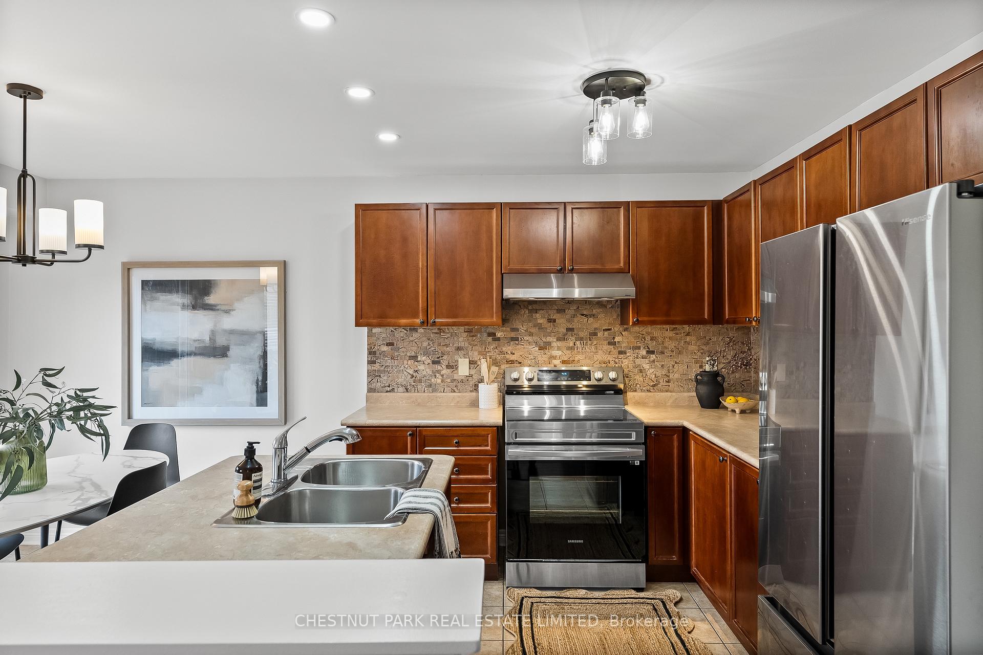Photo 9 of 3 Bolster Lane, Uxbridge — HOMEH