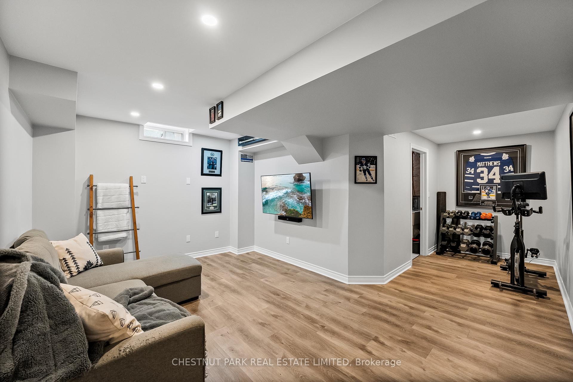 Photo 23 of 3 Bolster Lane, Uxbridge — HOMEH