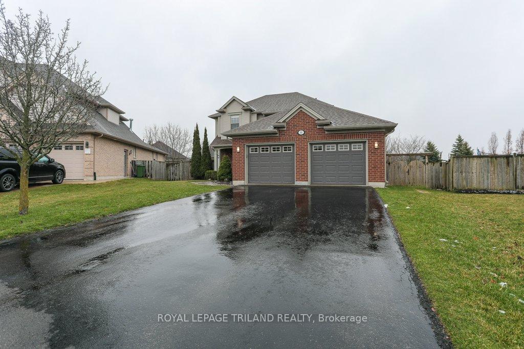 Photo 7 of 22 Kensington Court, St. Thomas — HOMEH