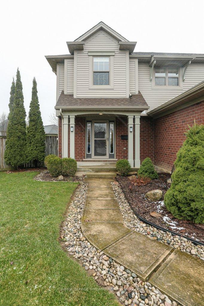 Photo 4 of 22 Kensington Court, St. Thomas — HOMEH