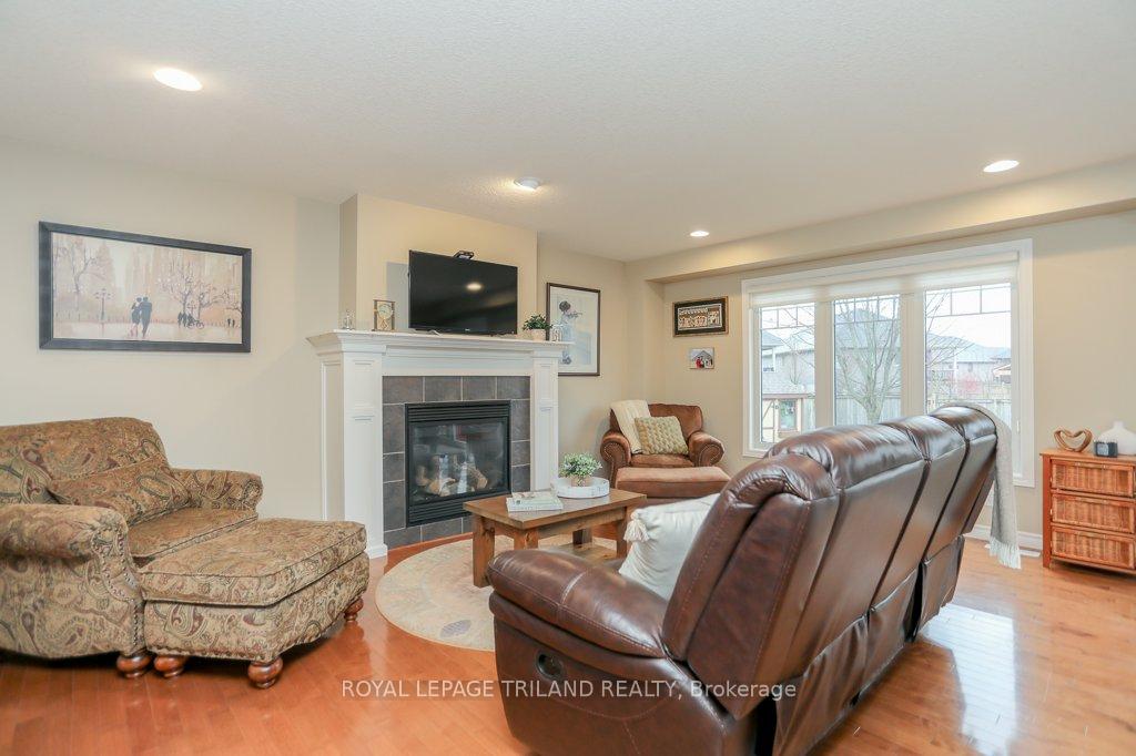 Photo 3 of 22 Kensington Court, St. Thomas — HOMEH