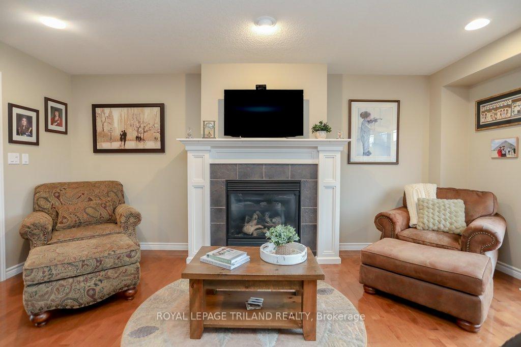 Photo 2 of 22 Kensington Court, St. Thomas — HOMEH