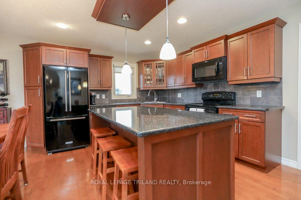 Photo 8 of 22 Kensington Court, St. Thomas — HOMEH