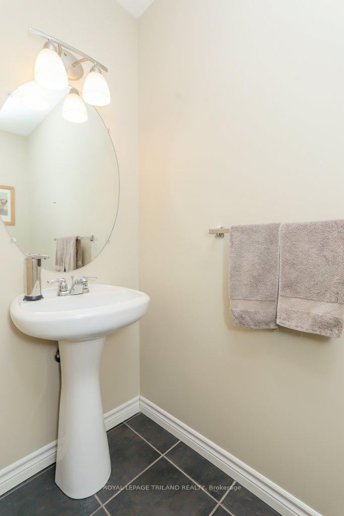 Photo 14 of 22 Kensington Court, St. Thomas — HOMEH
