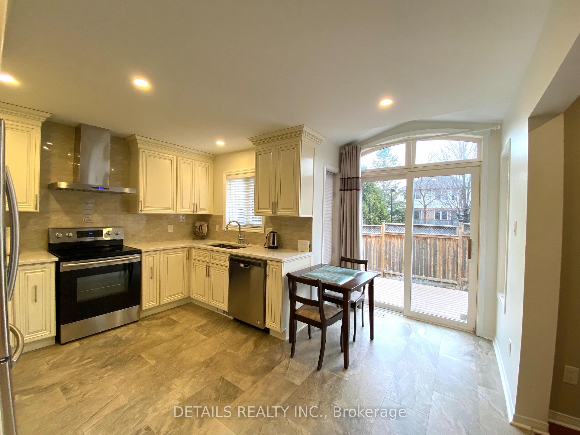 Photo 13 of 8 Whitestone Drive, Ottawa, Central Park — HOMEH