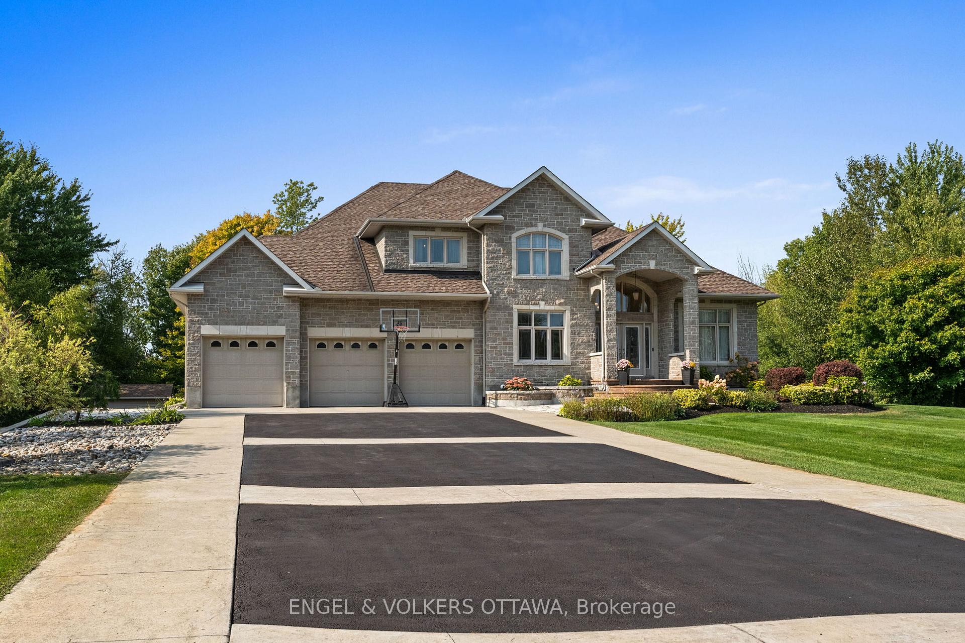 Photo 2 of 1028 Rick Hansen Crescent, Ottawa, Greely — HOMEH