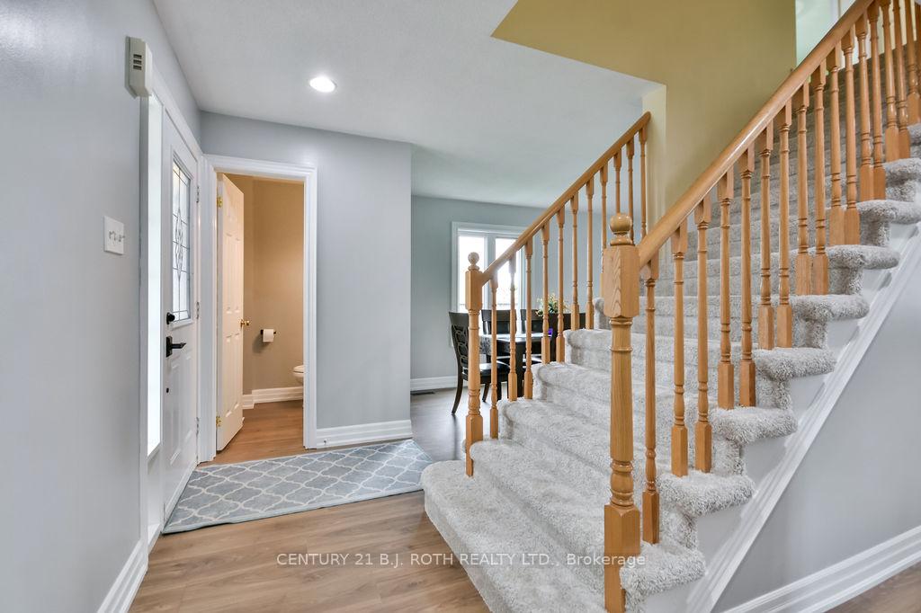 Photo 4 of 26 Tunbridge Road, Barrie, Georgian Drive — HOMEH
