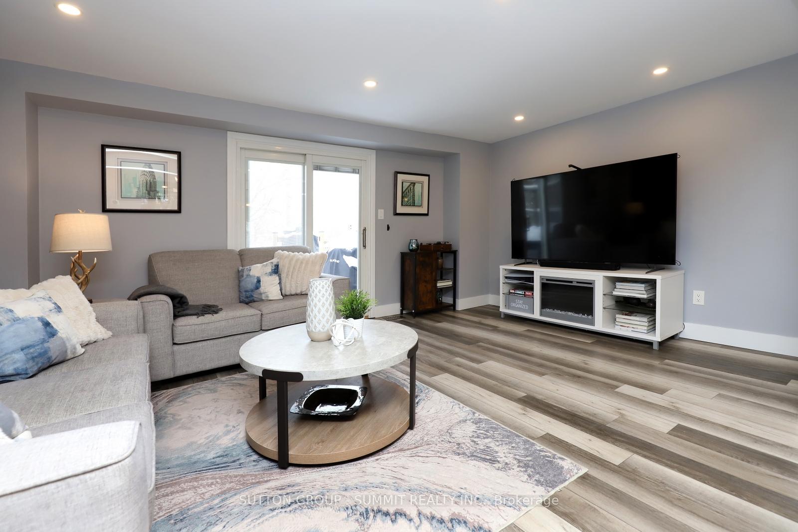 Photo 14 of 452 Boettger Place, Waterloo, Lincoln Village — HOMEH