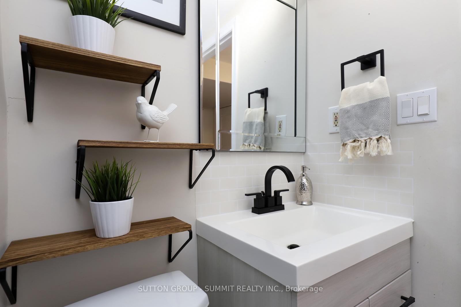 Photo 33 of 452 Boettger Place, Waterloo, Lincoln Village — HOMEH