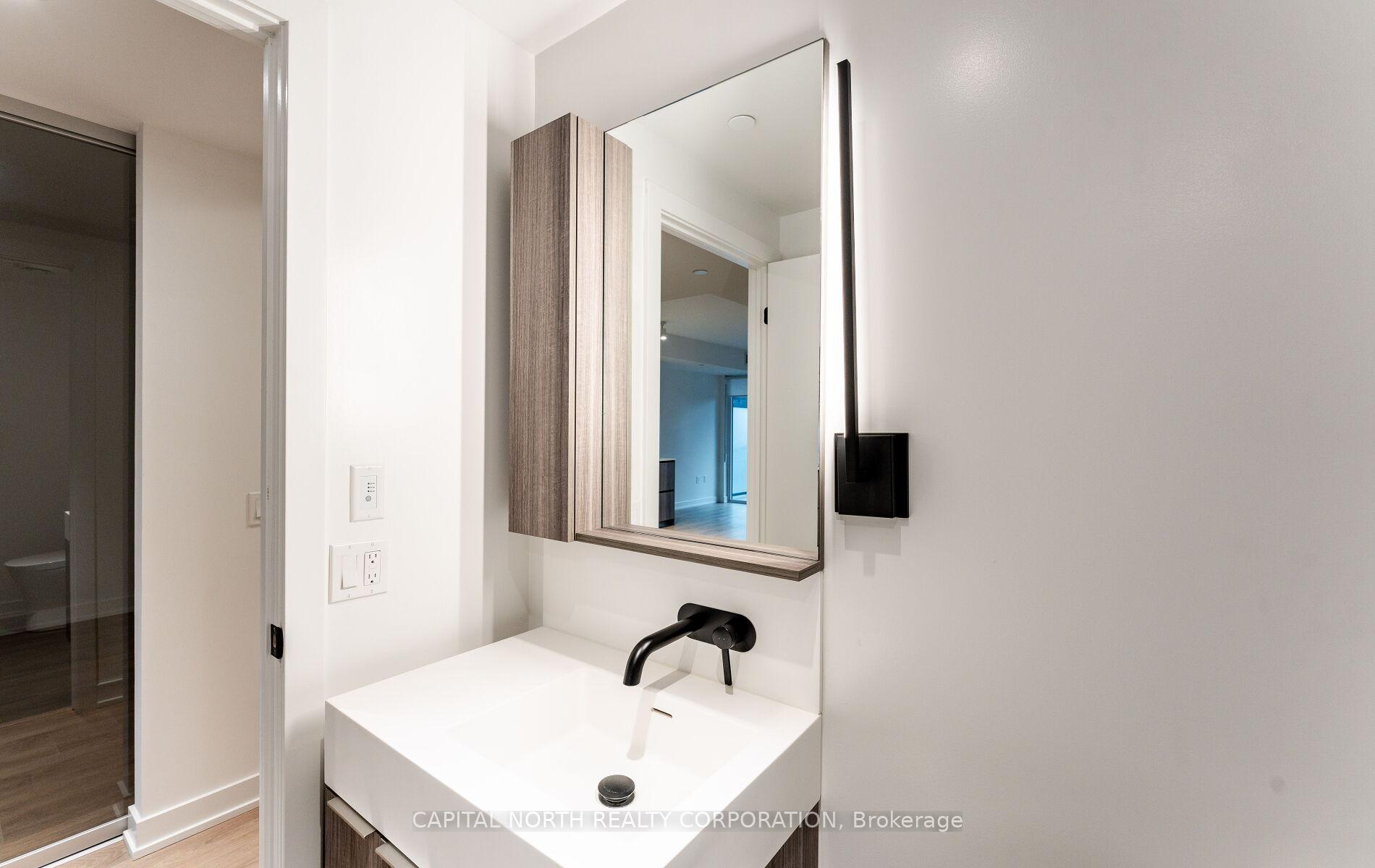 Photo 2 of Unit 419, 117 Broadway Avenue, Toronto, Mount Pleasant West — HOMEH