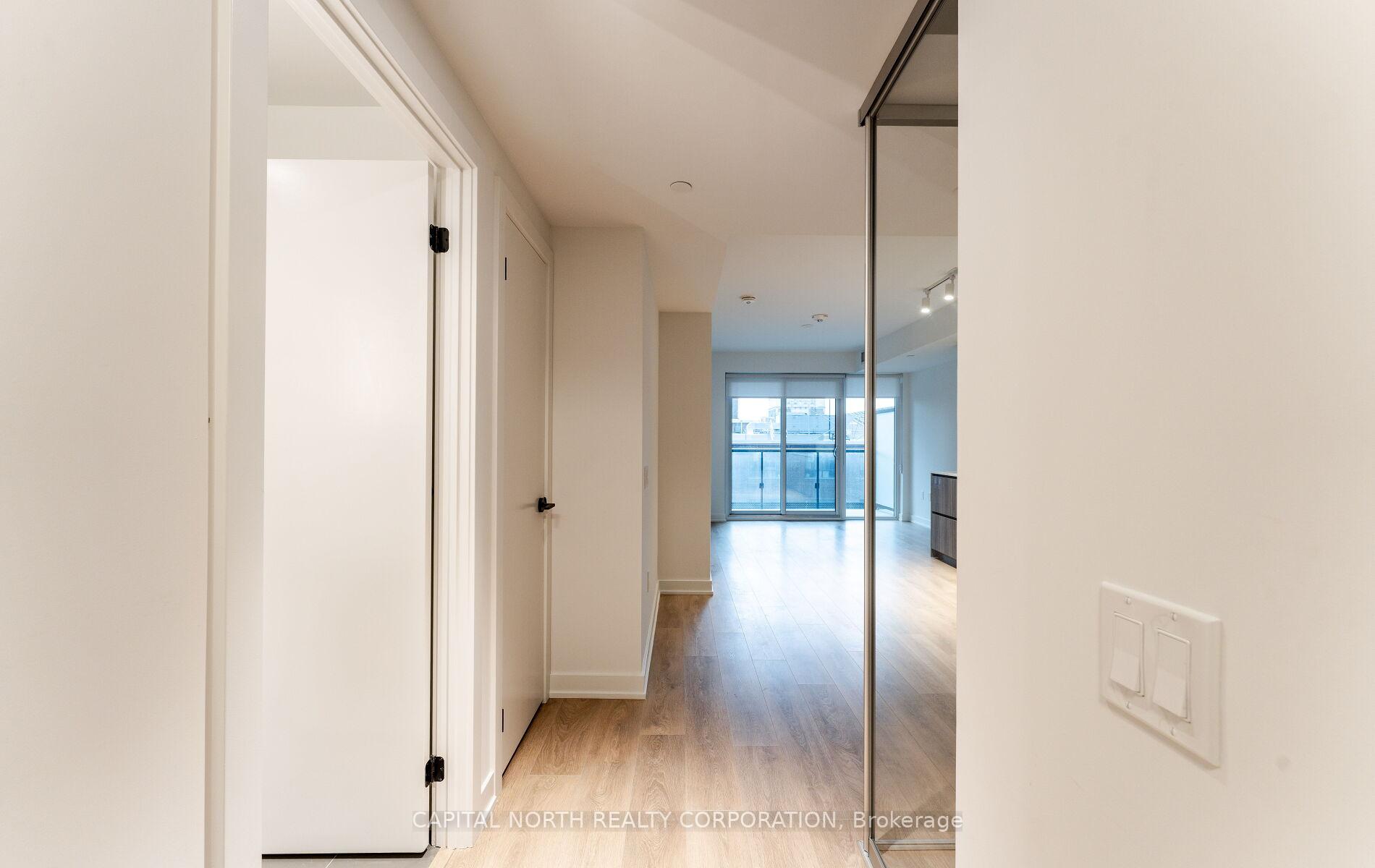 Photo 4 of Unit 419, 117 Broadway Avenue, Toronto, Mount Pleasant West — HOMEH