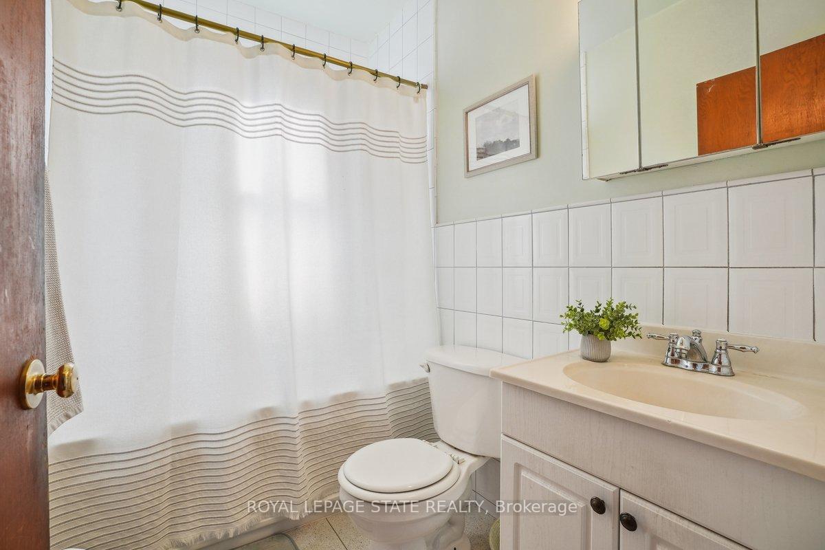 Photo 11 of 240 Cloverdale Avenue, Hamilton, Rosedale — HOMEH