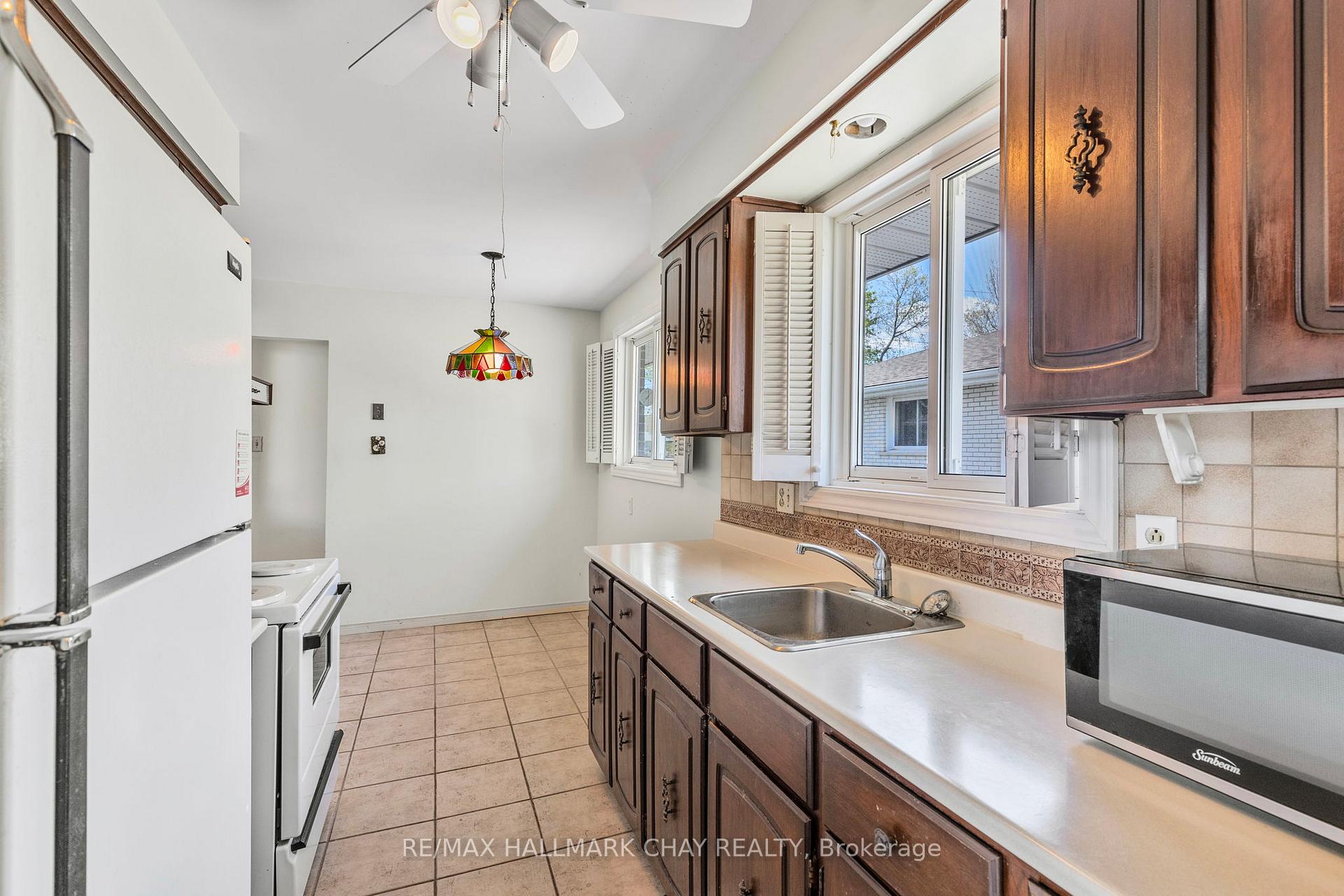 Photo 11 of Unit B, 3 College Crescent, Barrie, Grove East — HOMEH