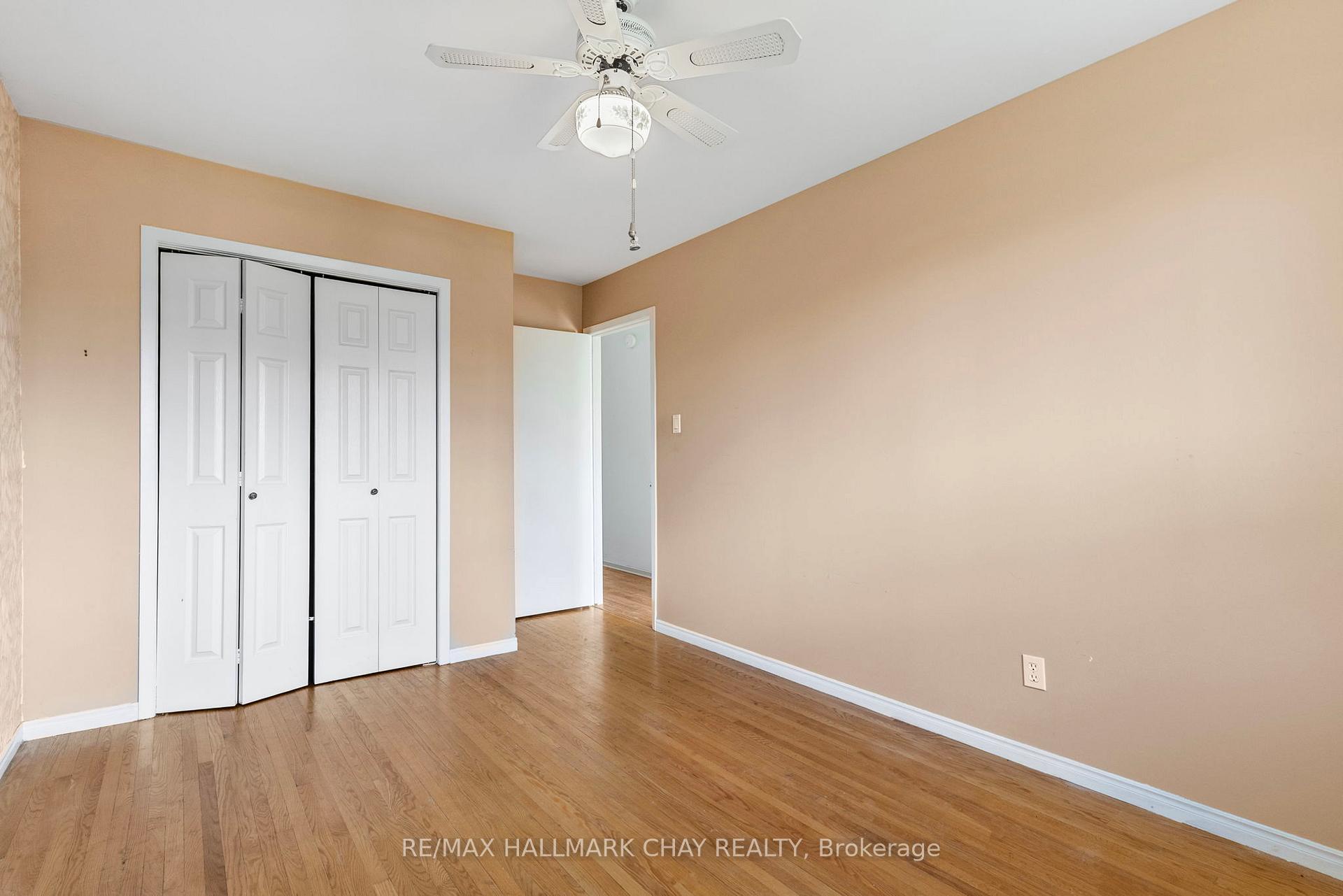 Photo 5 of Unit B, 3 College Crescent, Barrie, Grove East — HOMEH