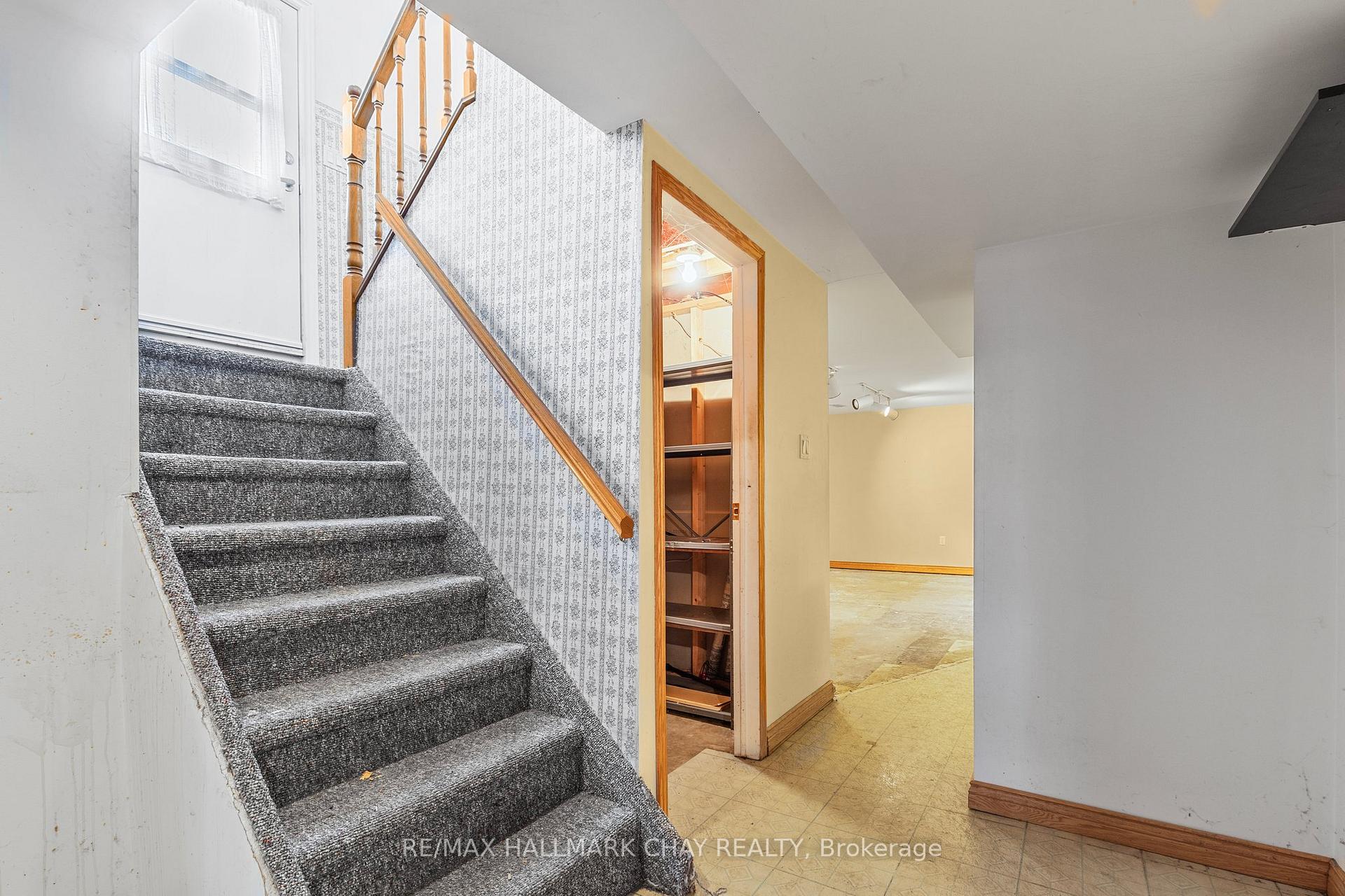 Photo 16 of Unit B, 3 College Crescent, Barrie, Grove East — HOMEH