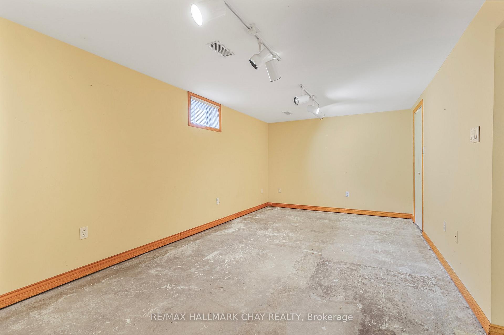 Photo 15 of Unit B, 3 College Crescent, Barrie, Grove East — HOMEH