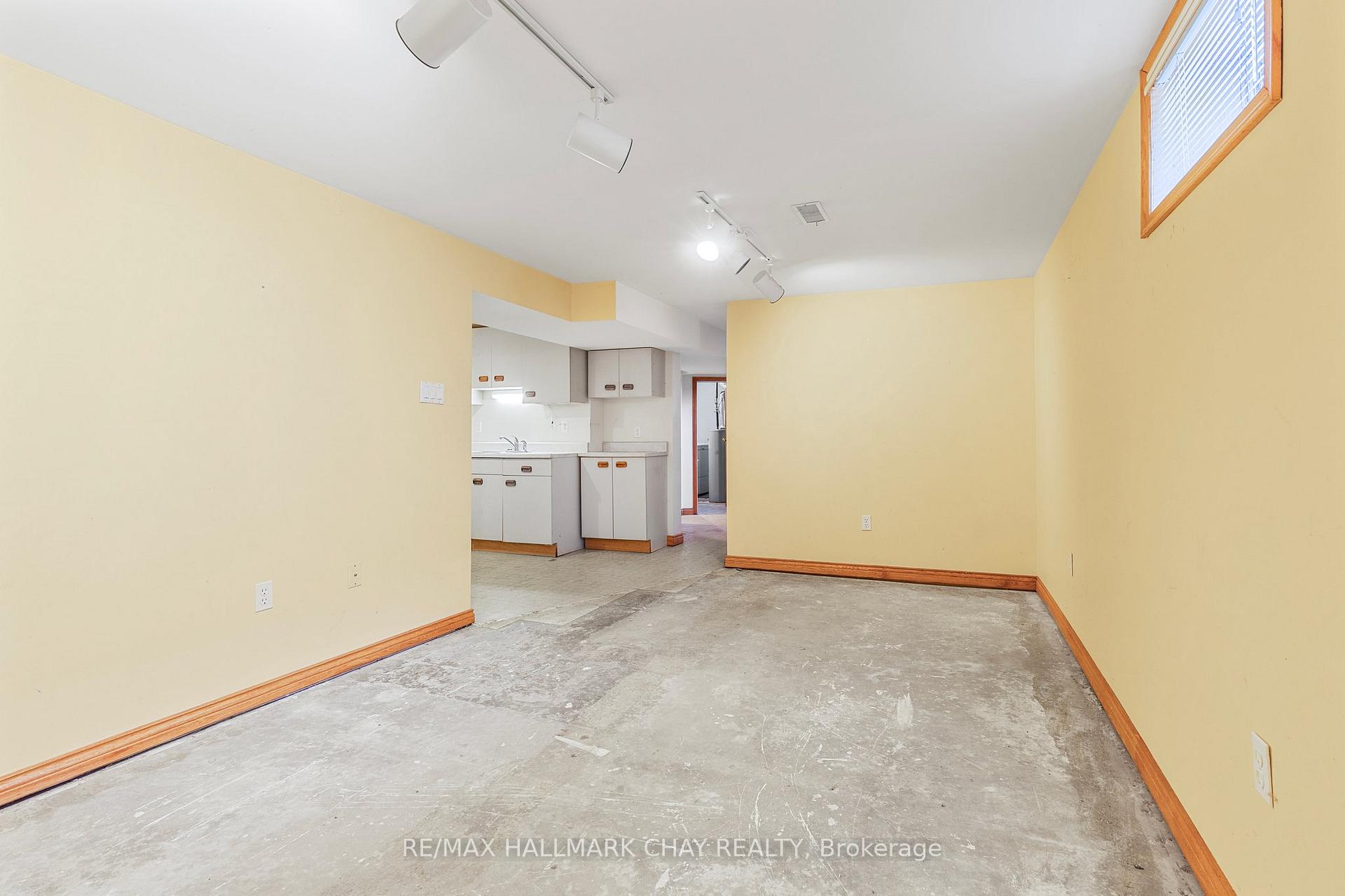 Photo 12 of Unit B, 3 College Crescent, Barrie, Grove East — HOMEH