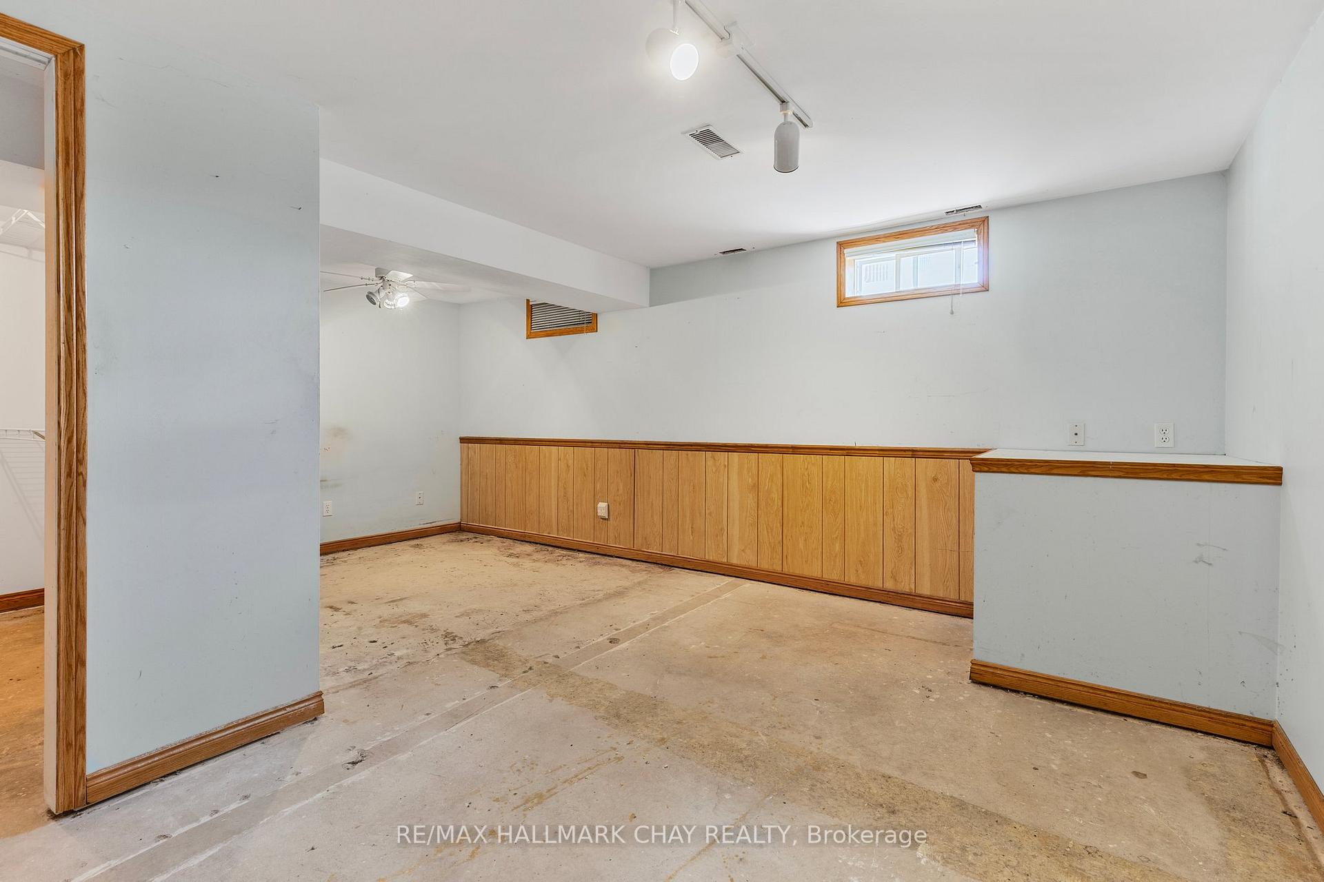 Photo 14 of Unit B, 3 College Crescent, Barrie, Grove East — HOMEH