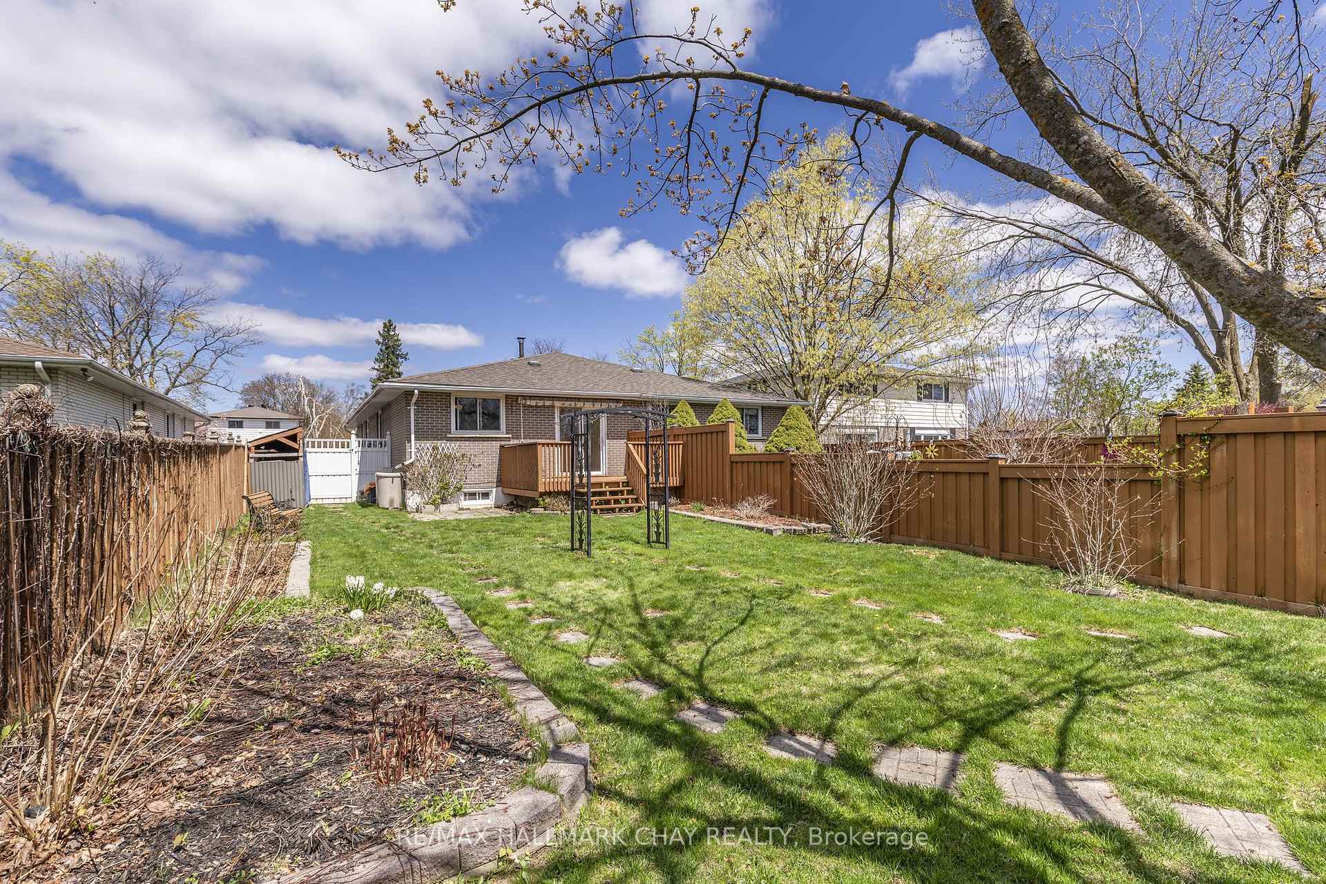 Photo 19 of Unit B, 3 College Crescent, Barrie, Grove East — HOMEH