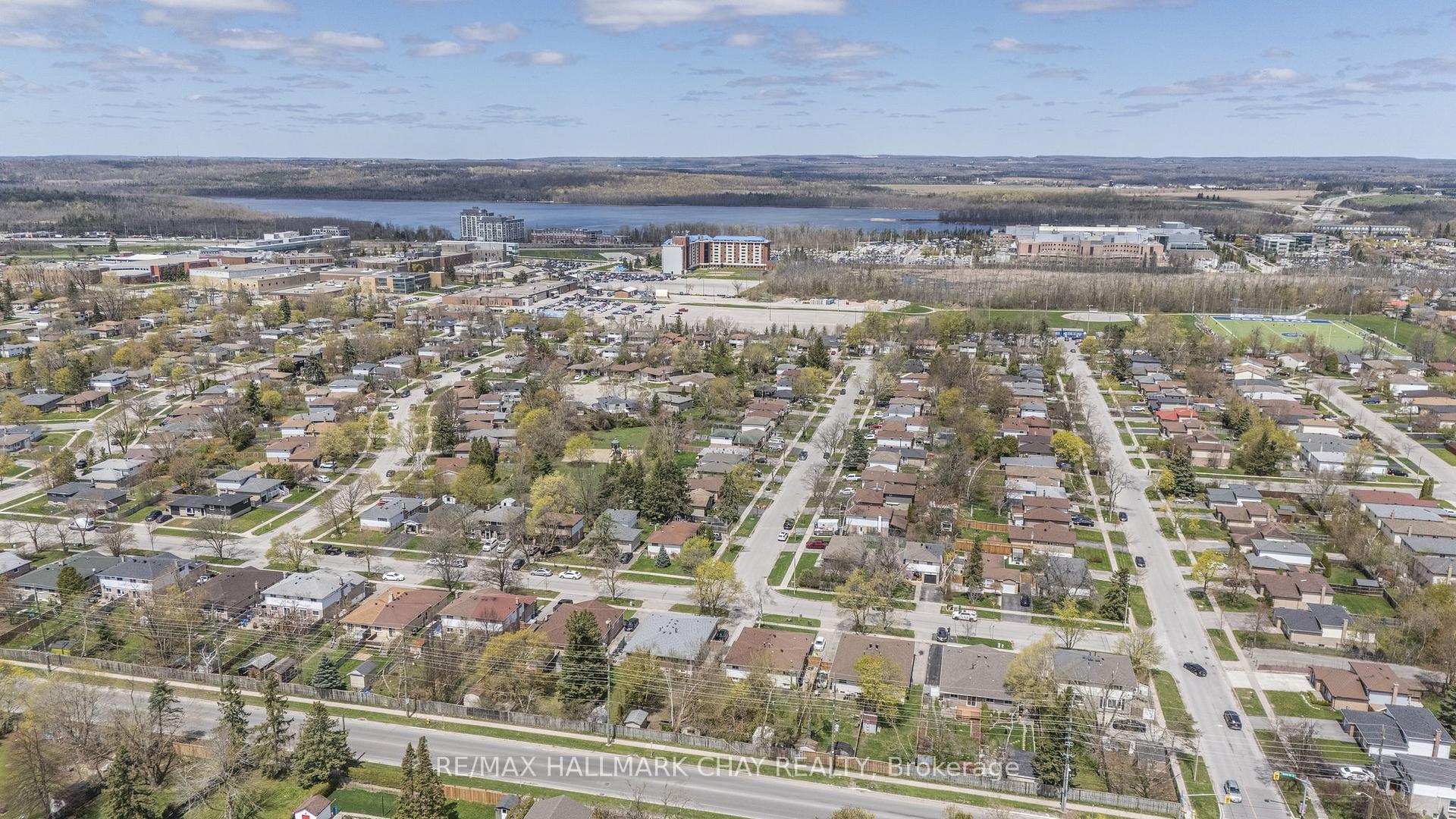 Photo 22 of Unit B, 3 College Crescent, Barrie, Grove East — HOMEH
