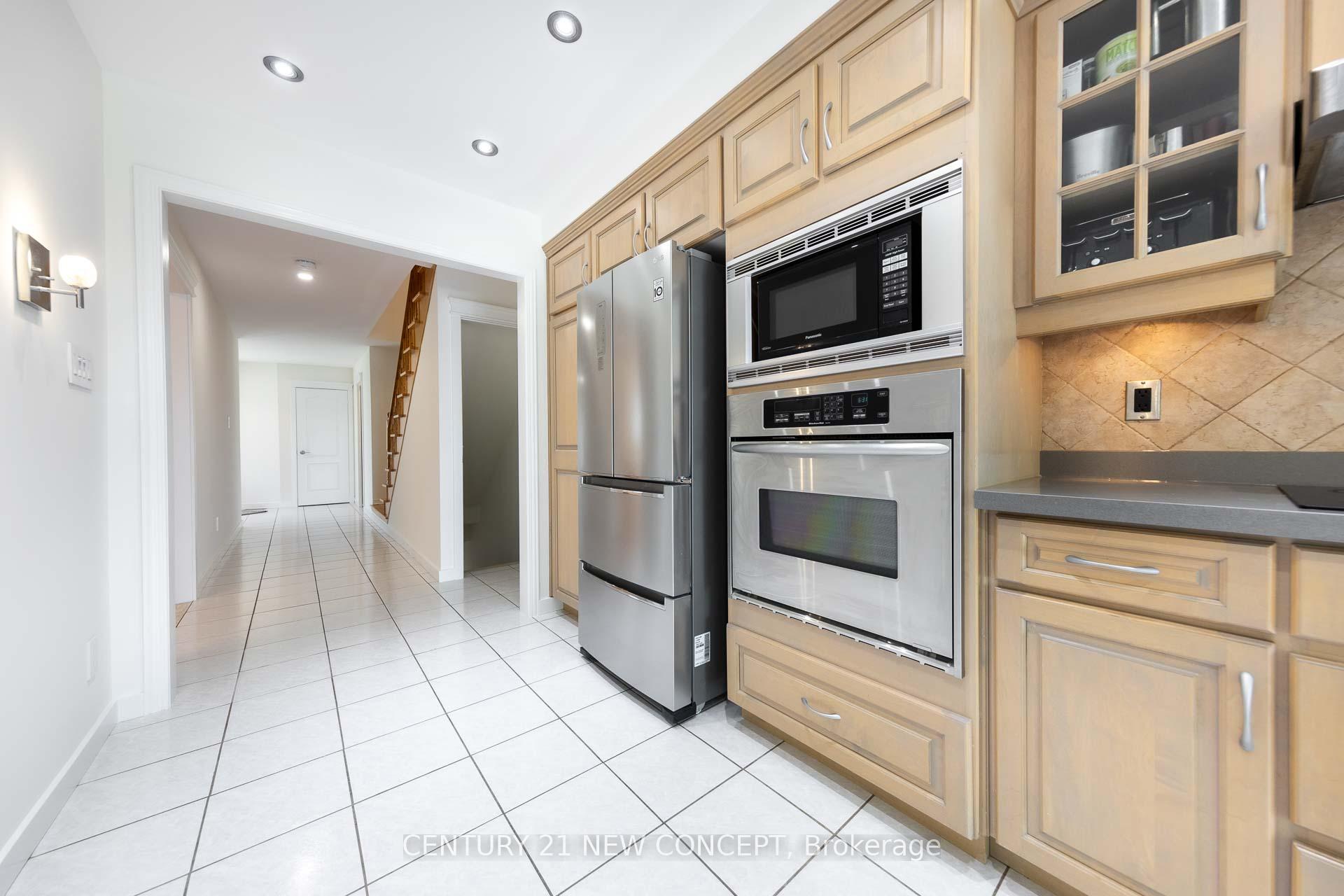 Photo 11 of 107 Primeau Drive, Aurora, Aurora Grove — HOMEH