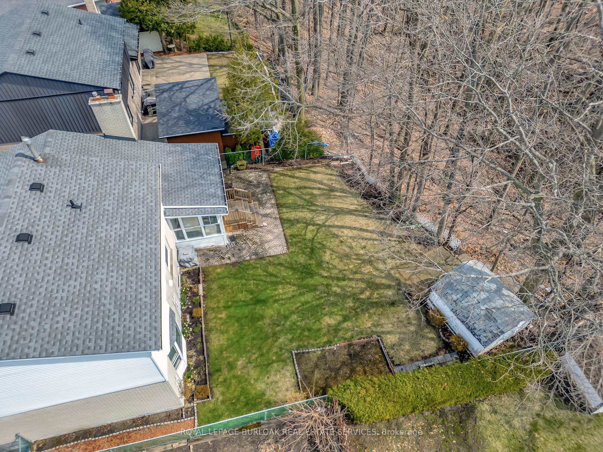 Photo 3 of 6 Alder Court, Hamilton, Stoney Creek — HOMEH