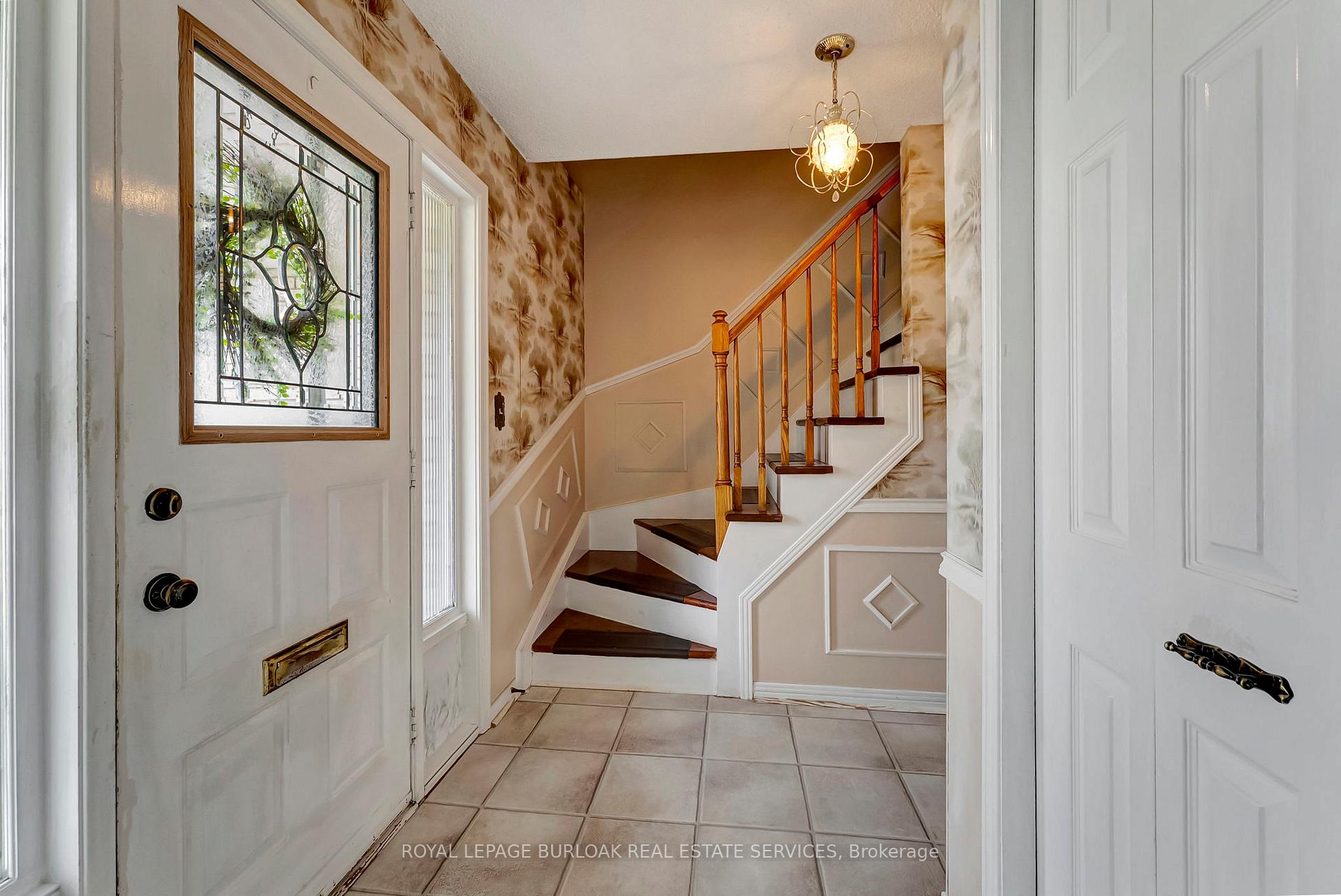 Photo 4 of 6 Alder Court, Hamilton, Stoney Creek — HOMEH