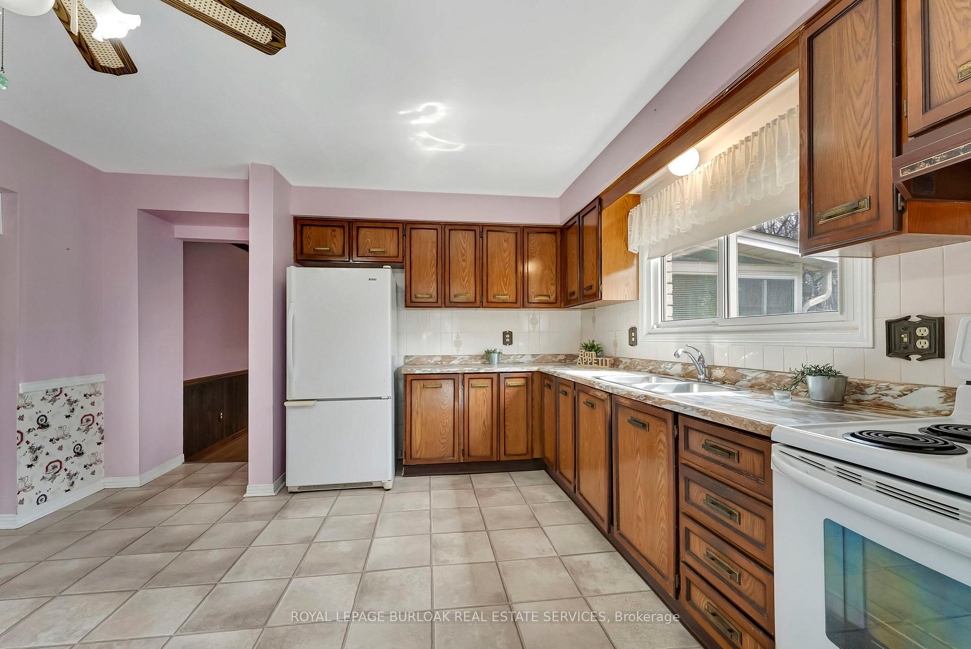 Photo 11 of 6 Alder Court, Hamilton, Stoney Creek — HOMEH