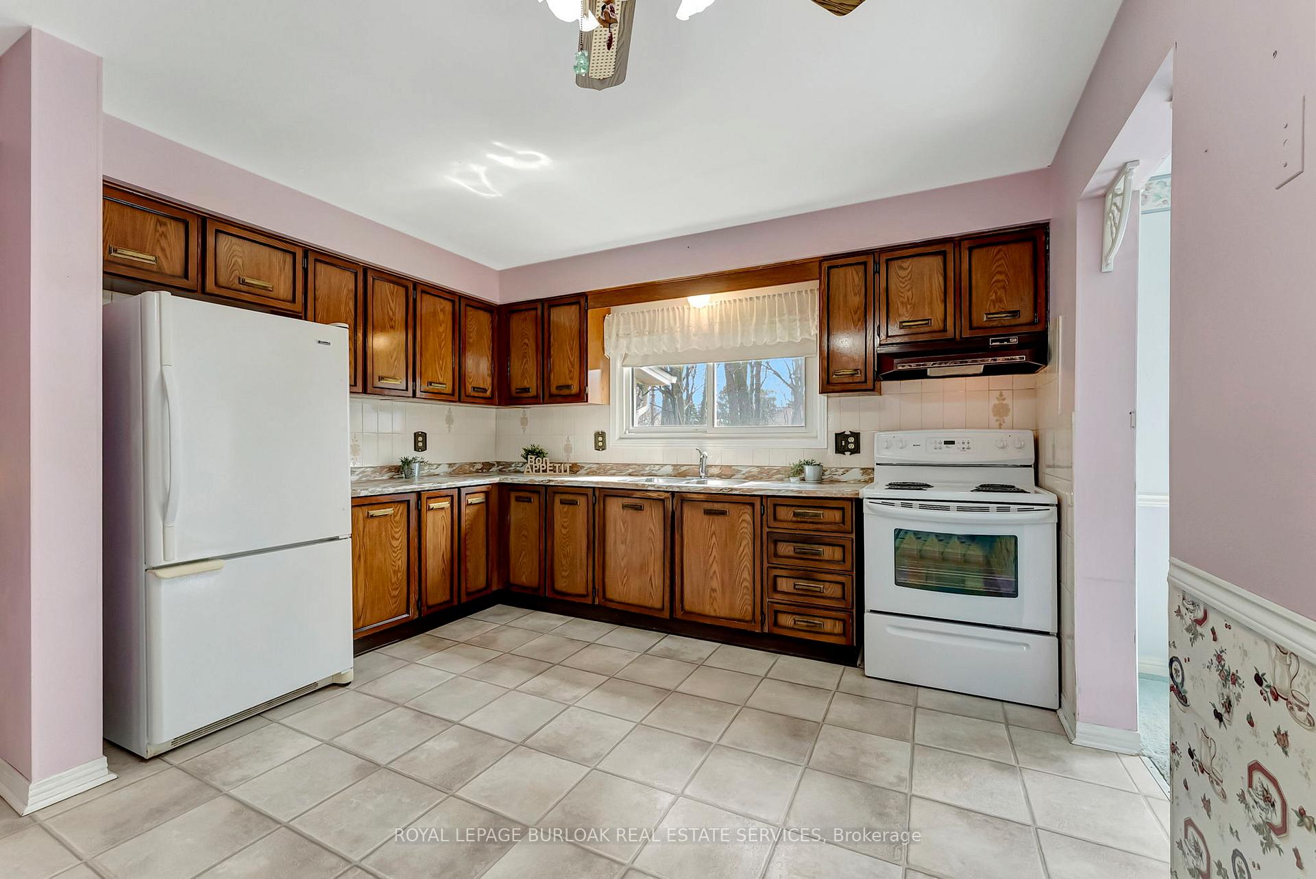Photo 10 of 6 Alder Court, Hamilton, Stoney Creek — HOMEH